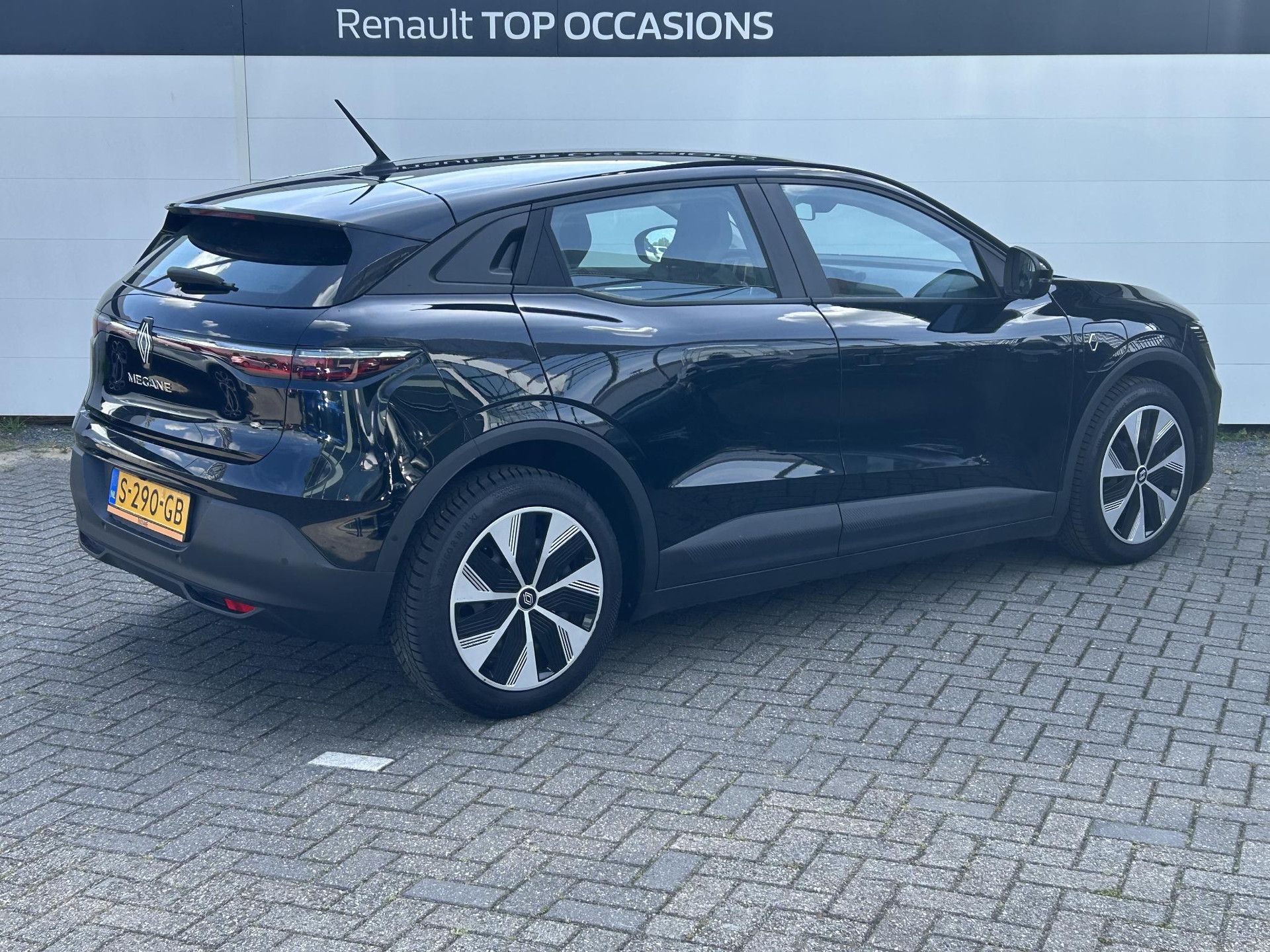 Renault MeganeE-Tech met kenteken S-290-GB – achteraanzicht