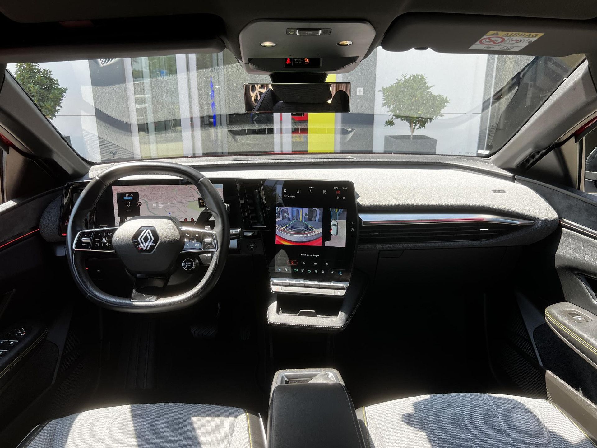 Renault MeganeE-Tech met kenteken T-385-ZH – interieur