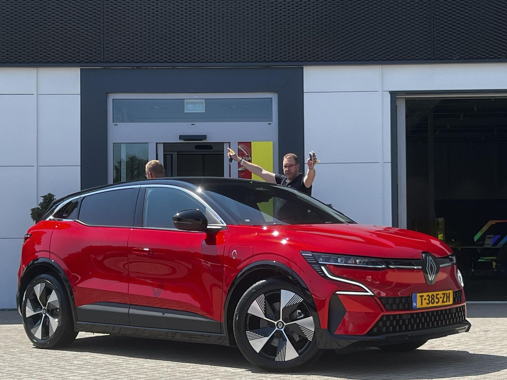 Renault MeganeE-Tech met kenteken T-385-ZH – detailfoto