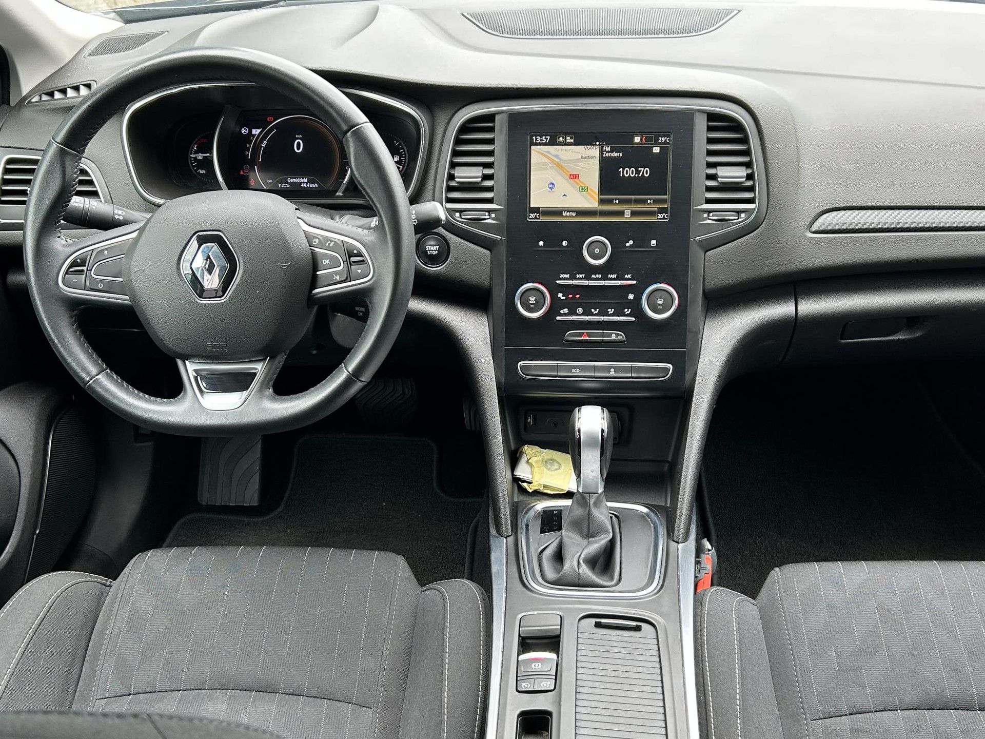 Renault MéganeEstate met kenteken J-107-LT – interieur