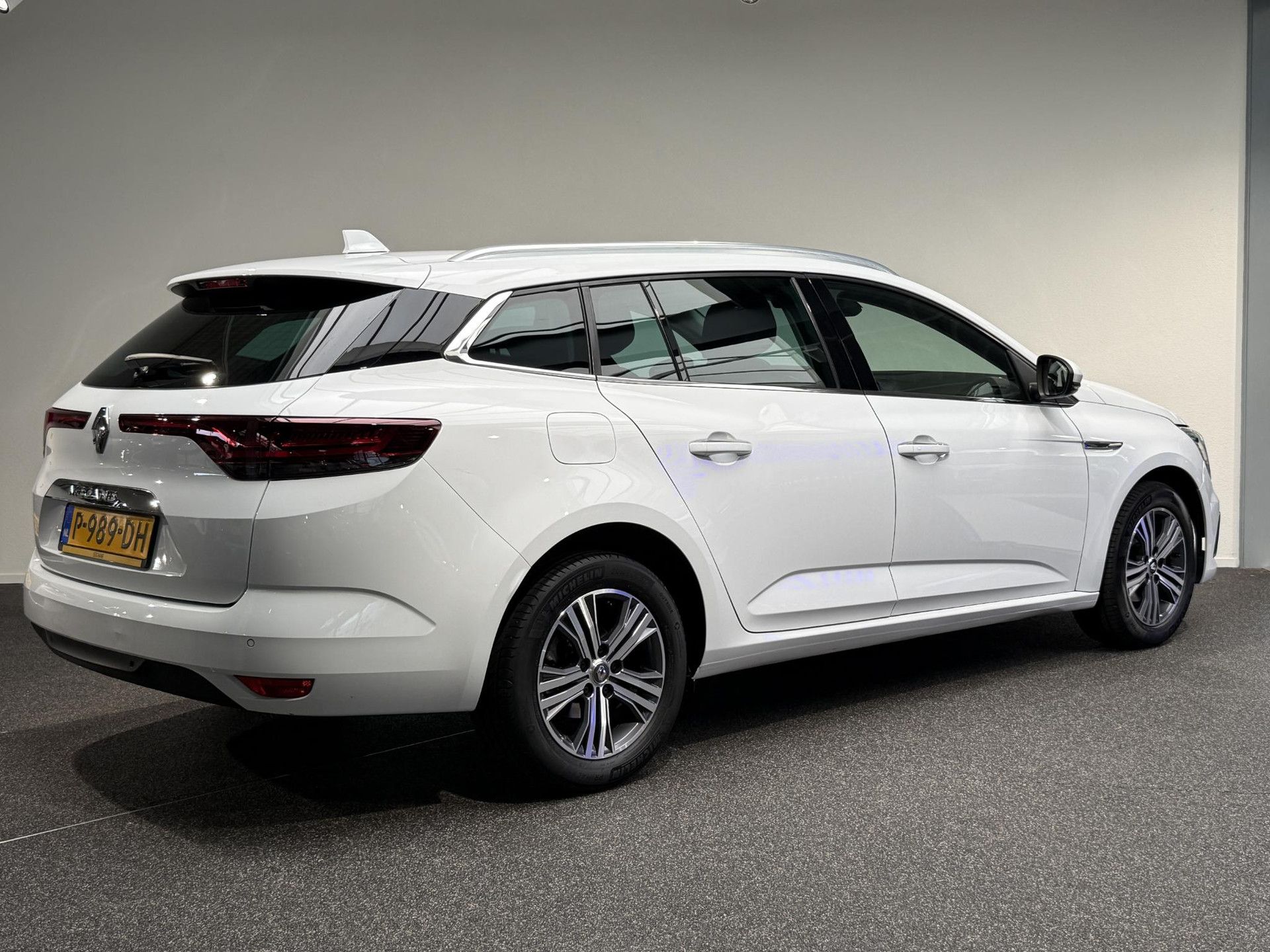 Renault MéganeEstate met kenteken P-989-DH – achteraanzicht