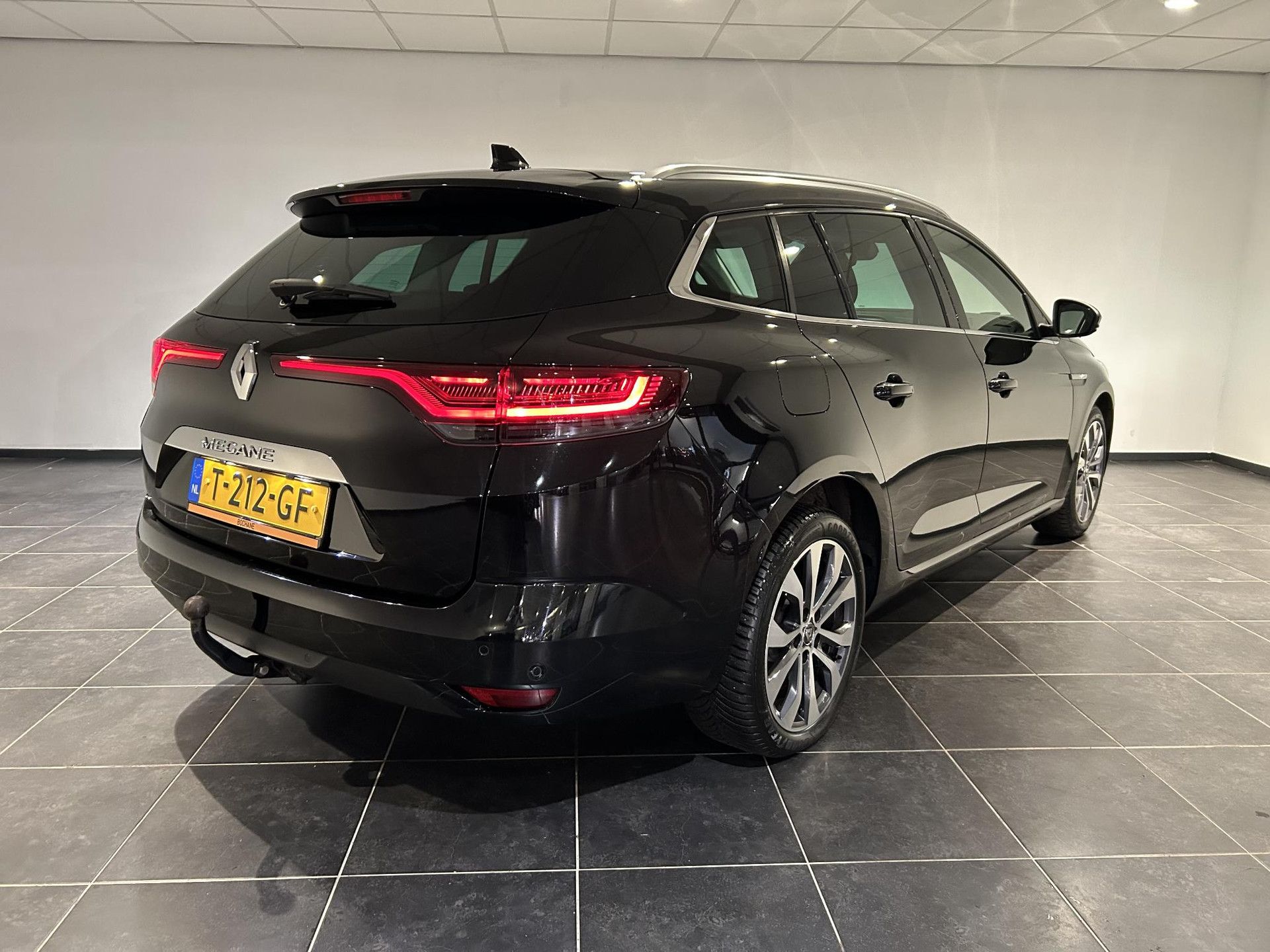 Renault MéganeEstate met kenteken T-212-GF – achteraanzicht
