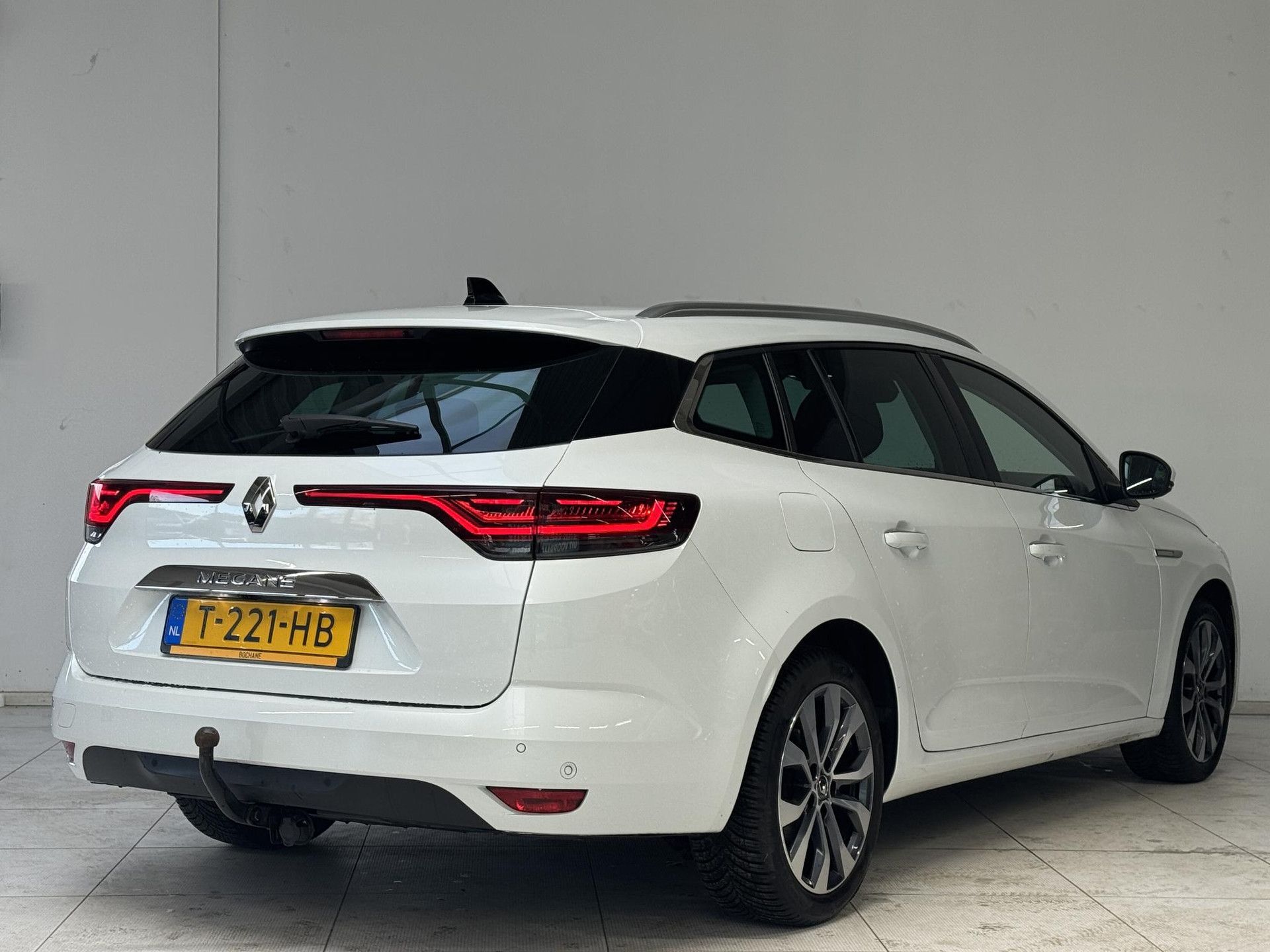 Renault MéganeEstate met kenteken T-221-HB – achteraanzicht