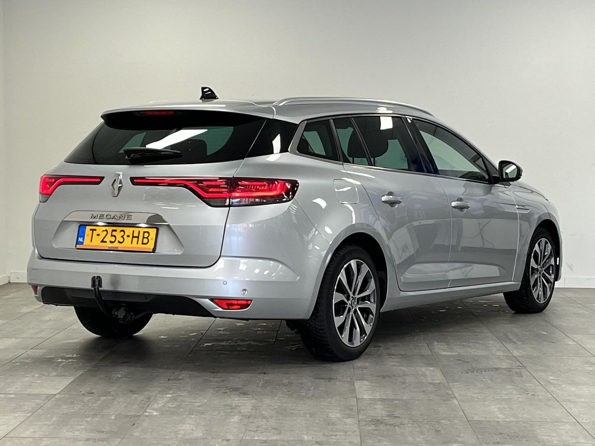 Renault MéganeEstate met kenteken T-253-HB – achteraanzicht