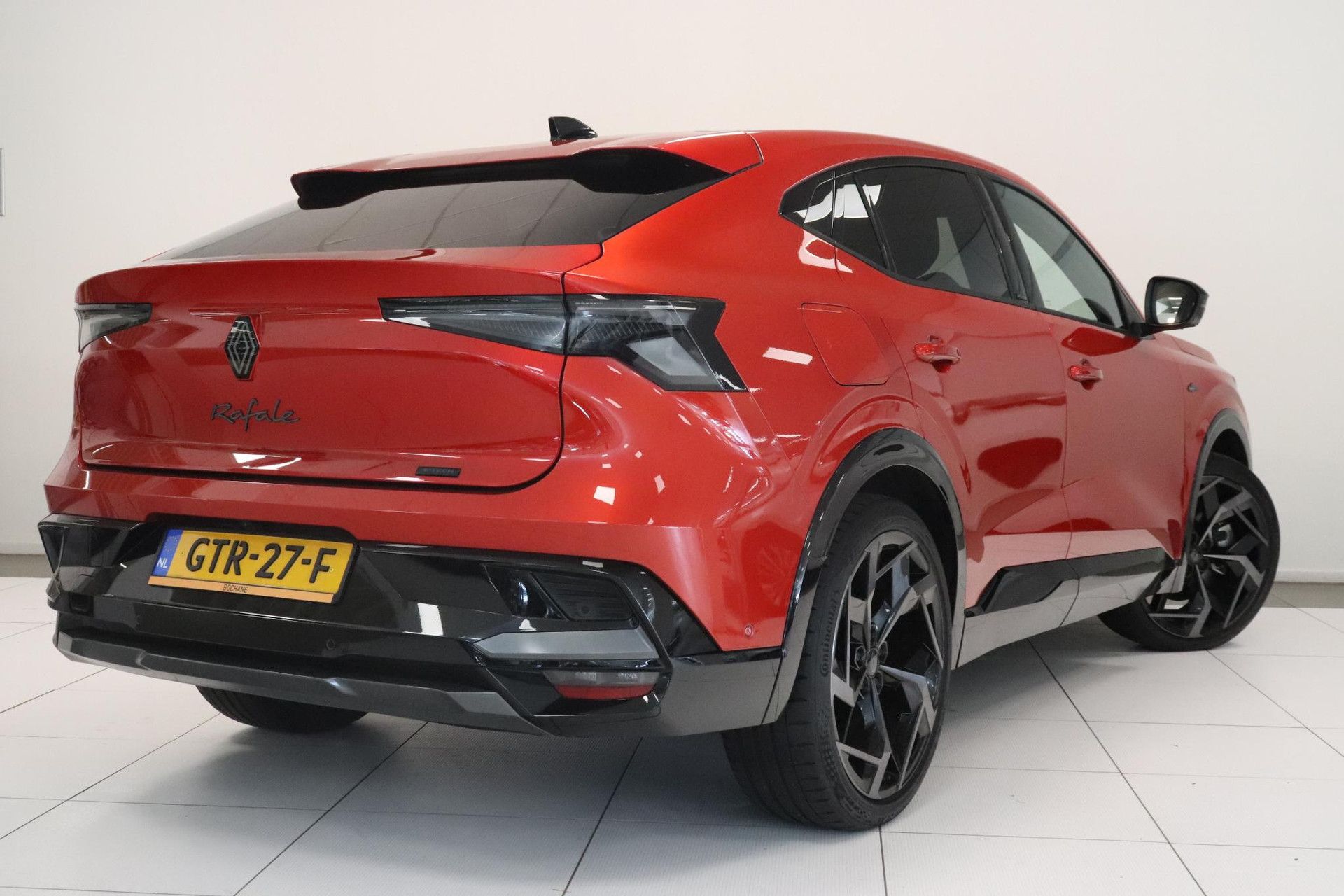 Renault Rafale met kenteken GTR-27-F – achteraanzicht