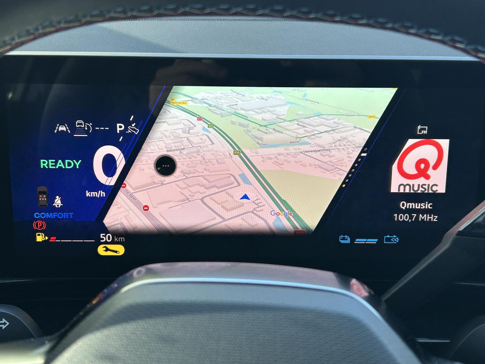 Renault Rafale met kenteken KFT-32-V – dashboard