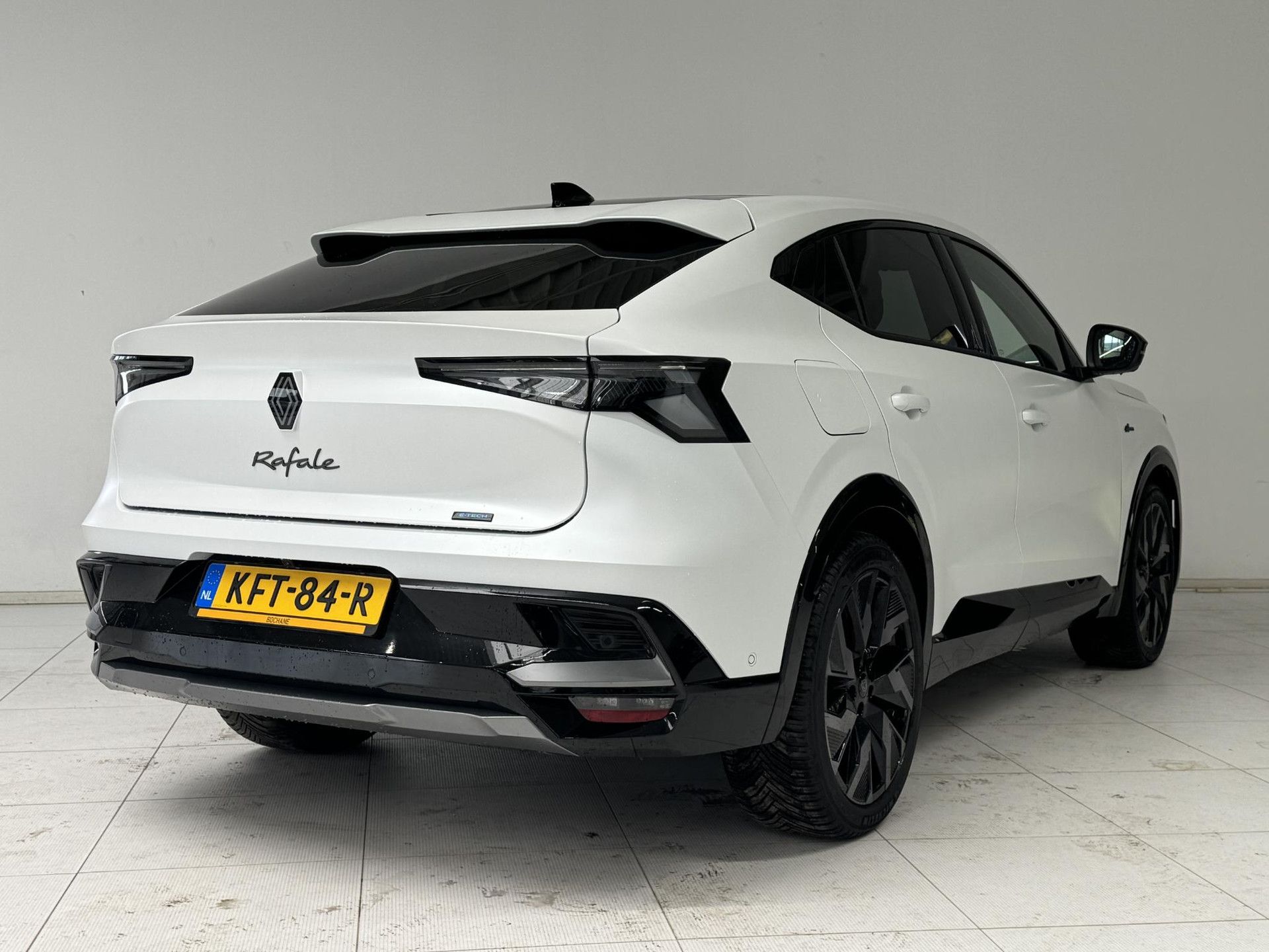 Renault Rafale met kenteken KFT-84-R – achteraanzicht