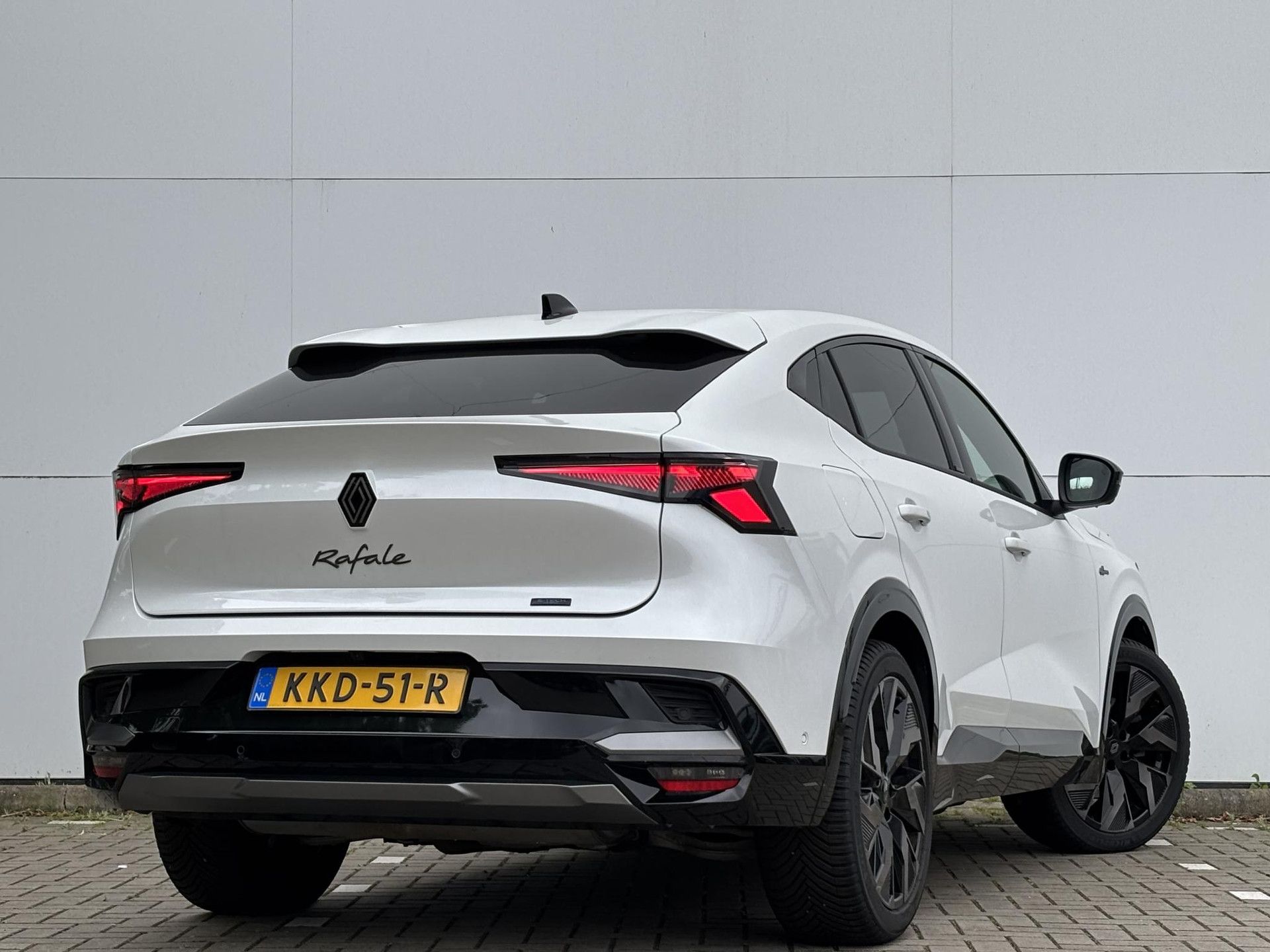 Renault Rafale met kenteken KKD-51-R – achteraanzicht