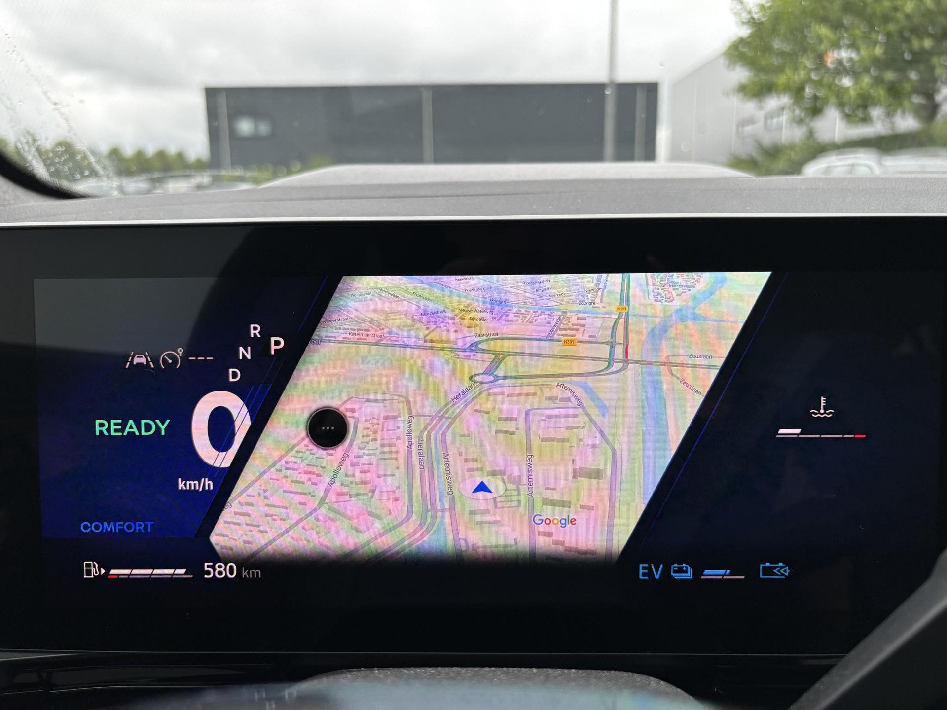 Renault Rafale met kenteken KKD-51-R – dashboard
