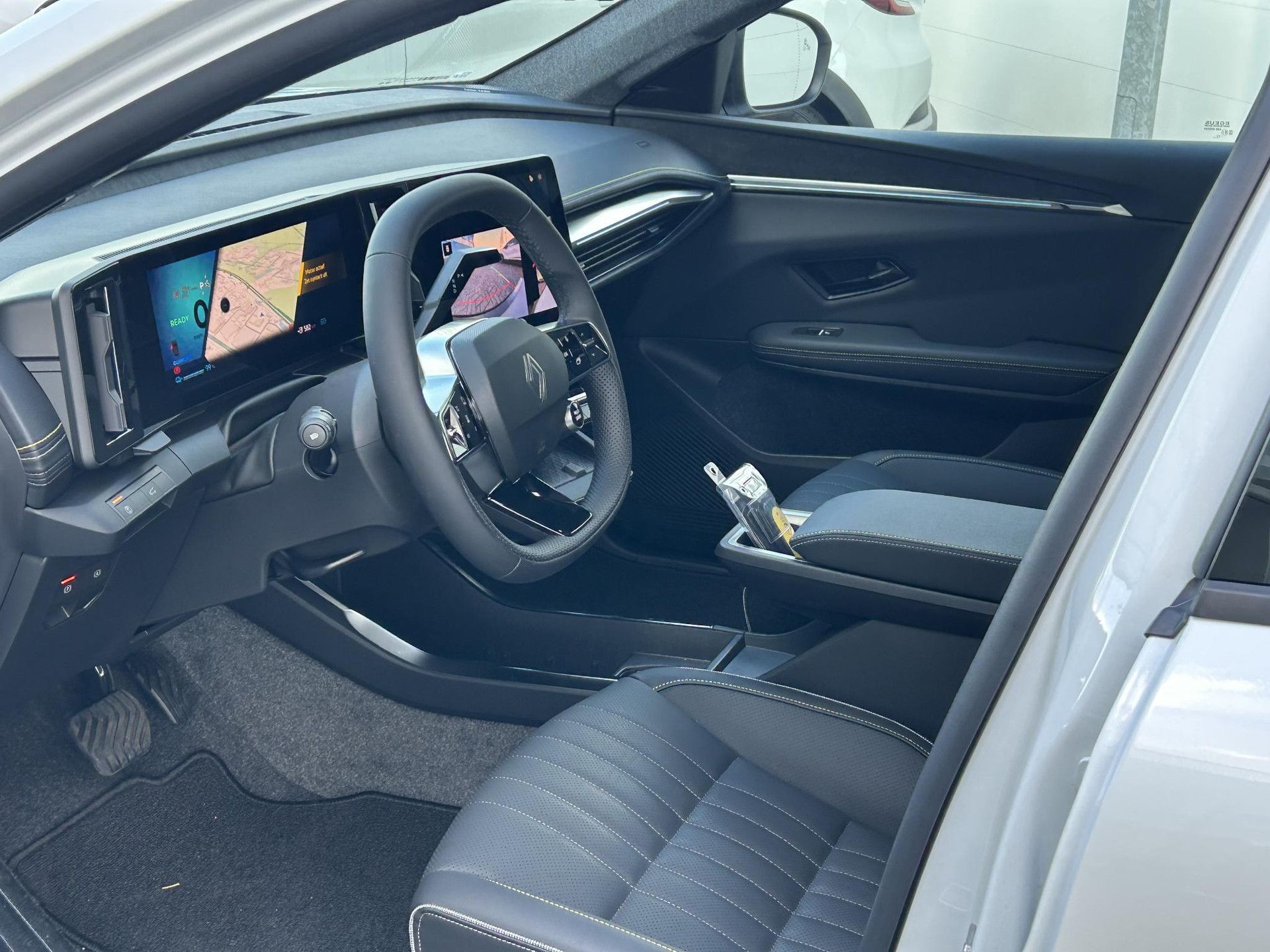Renault Scénic met kenteken JGV-09-R – dashboard