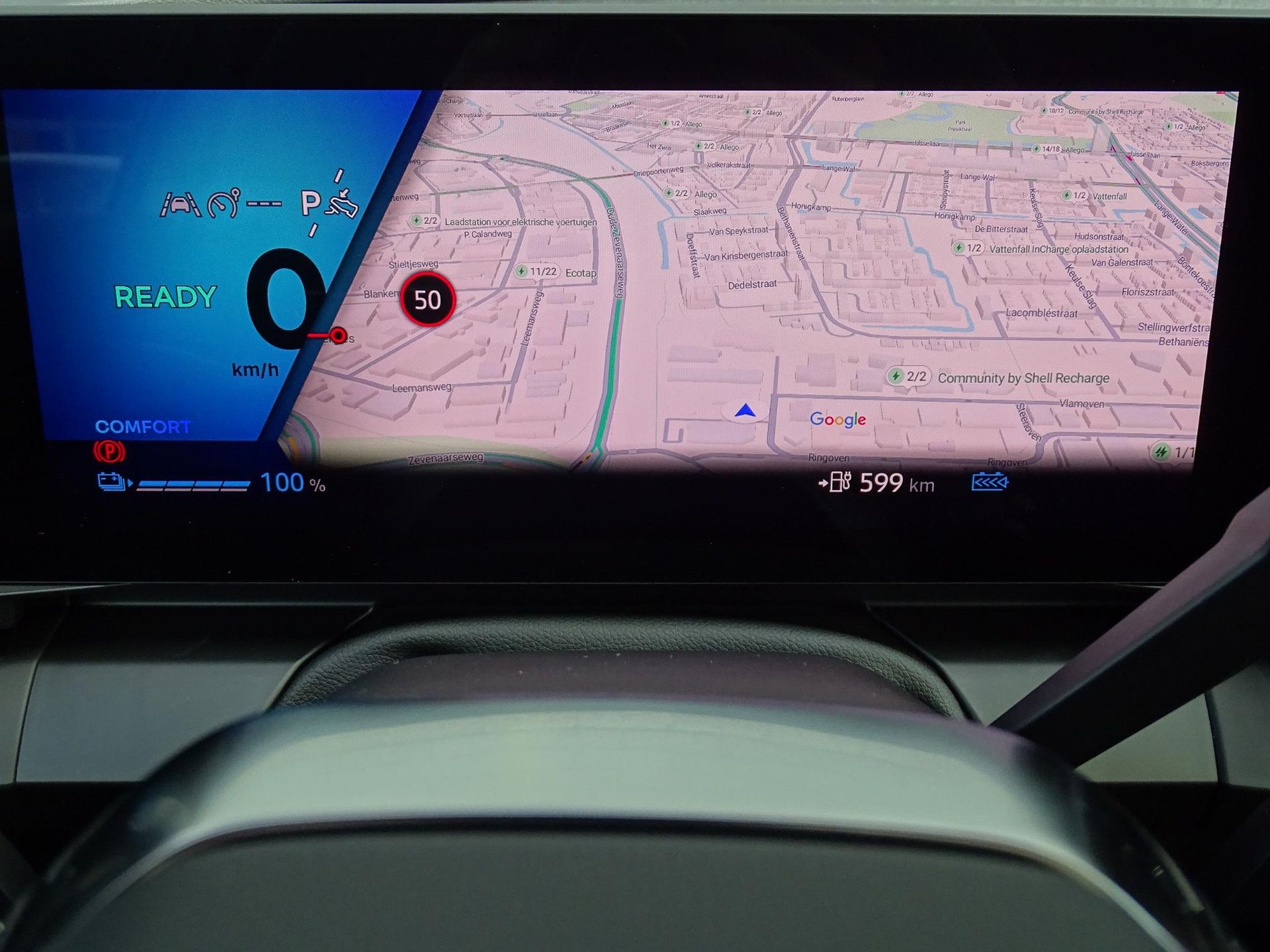Renault Scénic met kenteken JGV-81-P – dashboard
