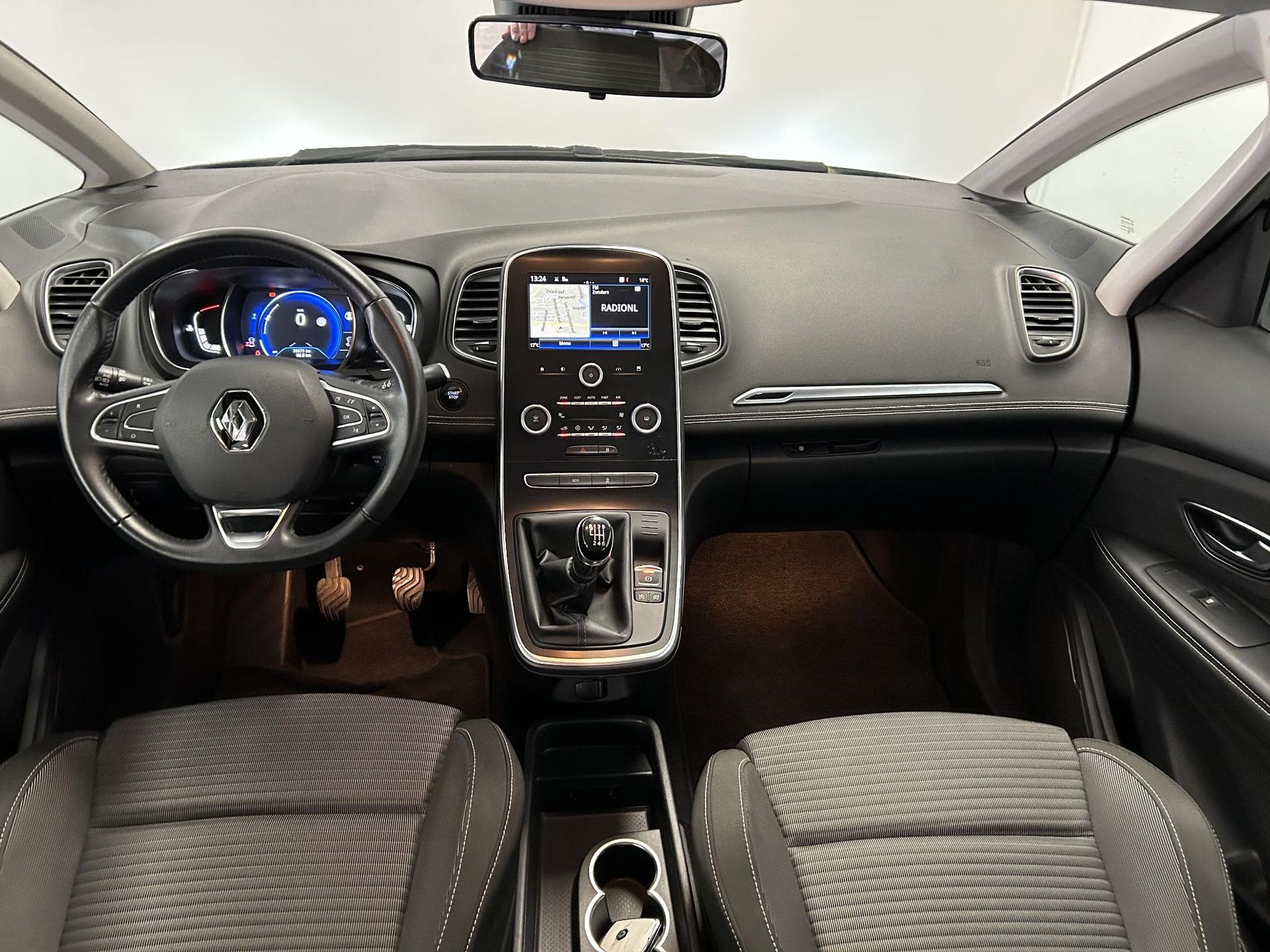 Renault Scénic met kenteken K-222-XG – interieur