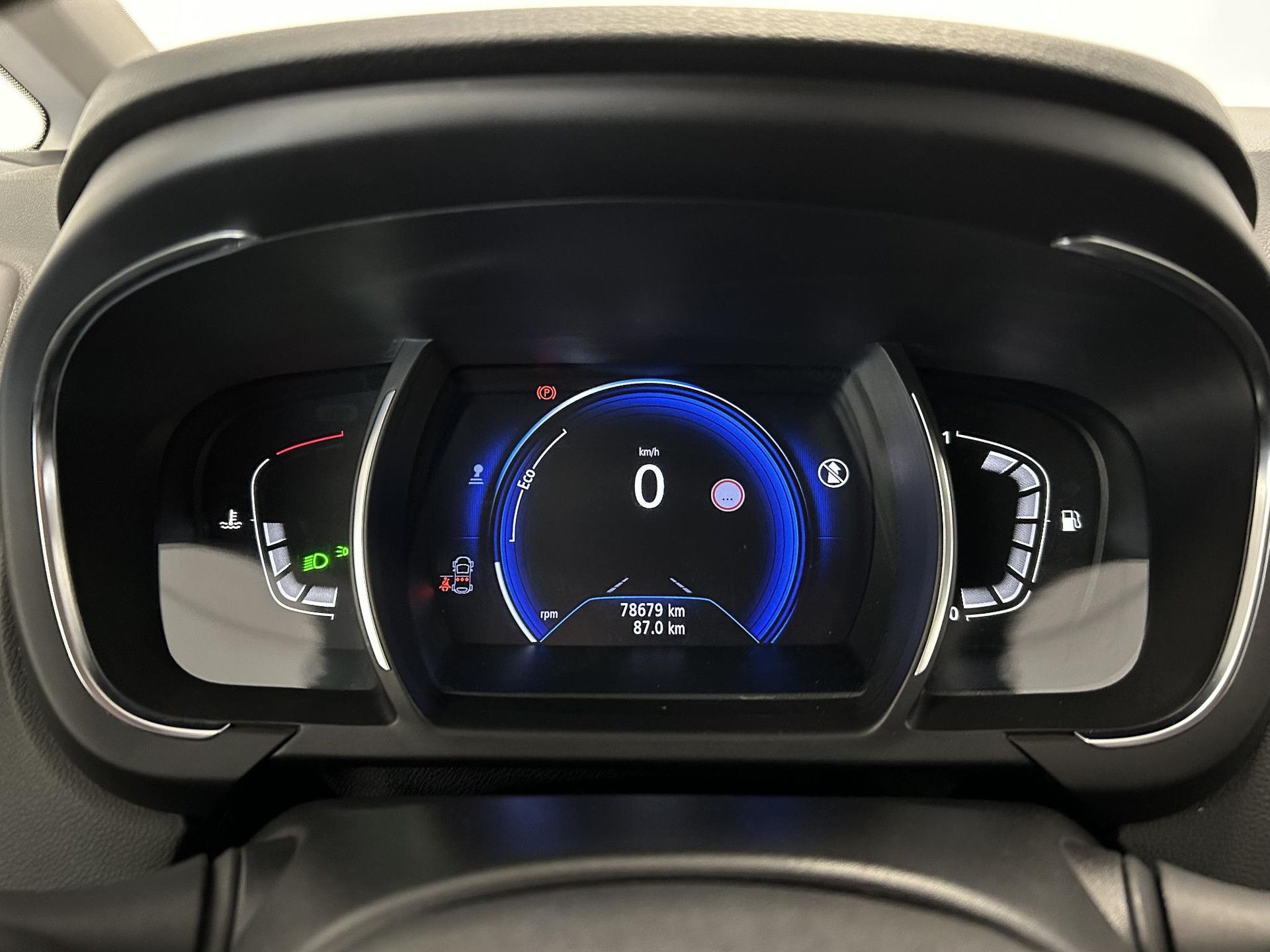 Renault Scénic met kenteken K-222-XG – dashboard