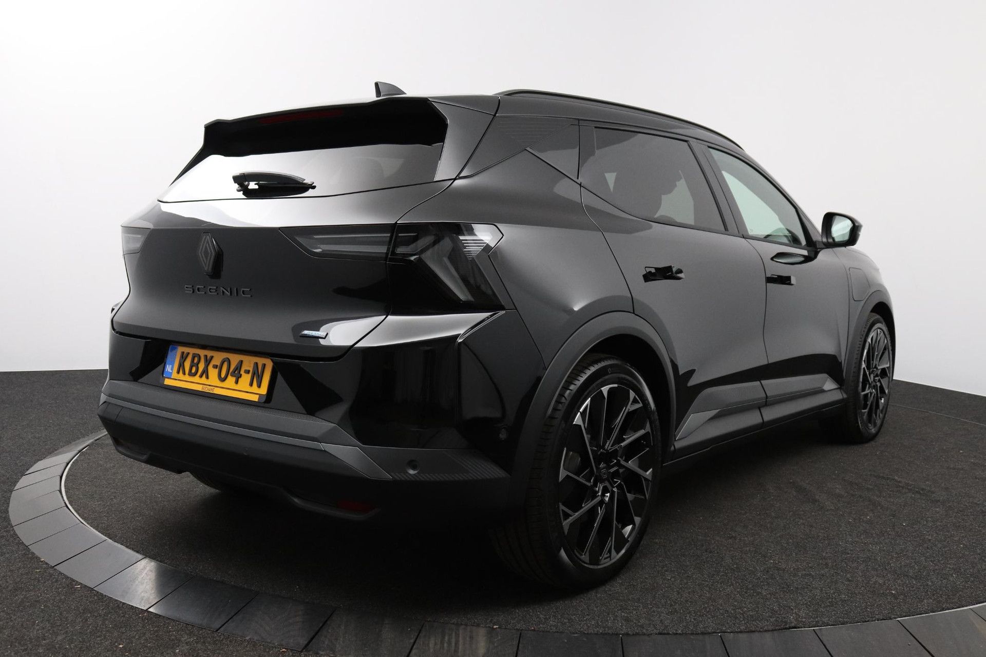 Renault Scénic met kenteken KBX-04-N – achteraanzicht