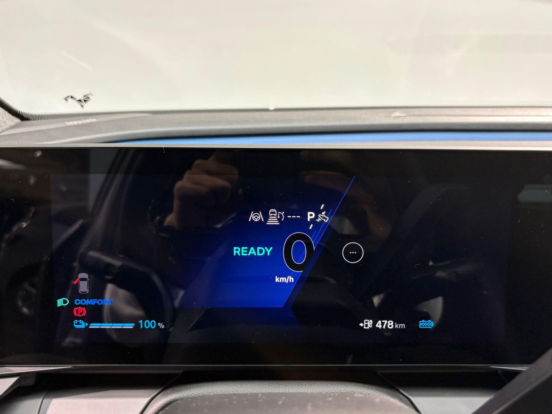 Renault Scénic met kenteken KDX-56-X – dashboard