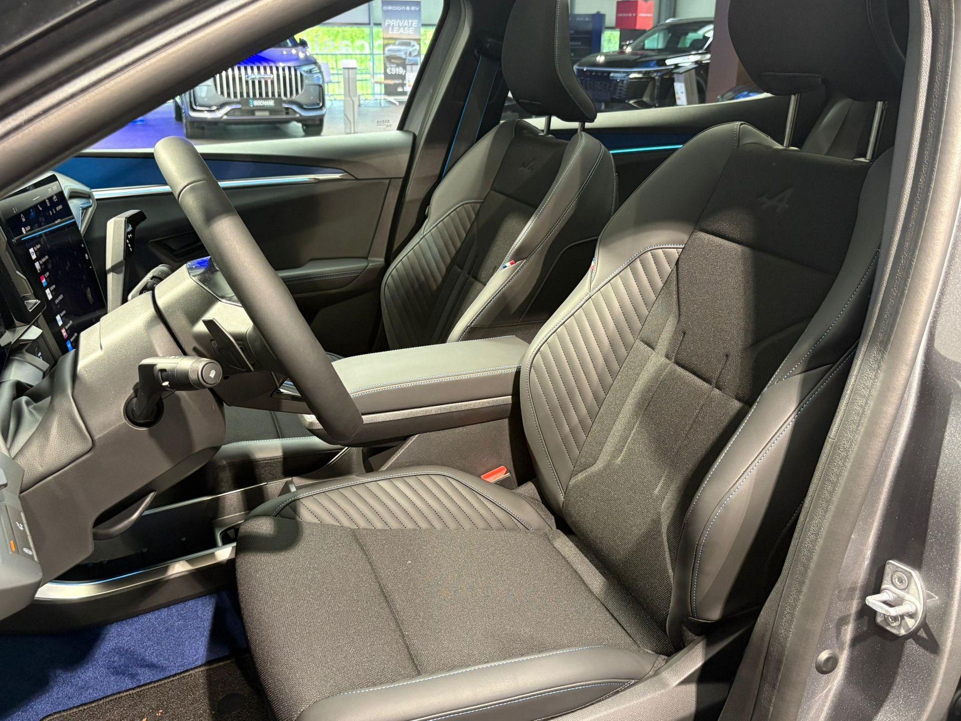 Renault Scénic met kenteken KDX-56-X – detailfoto
