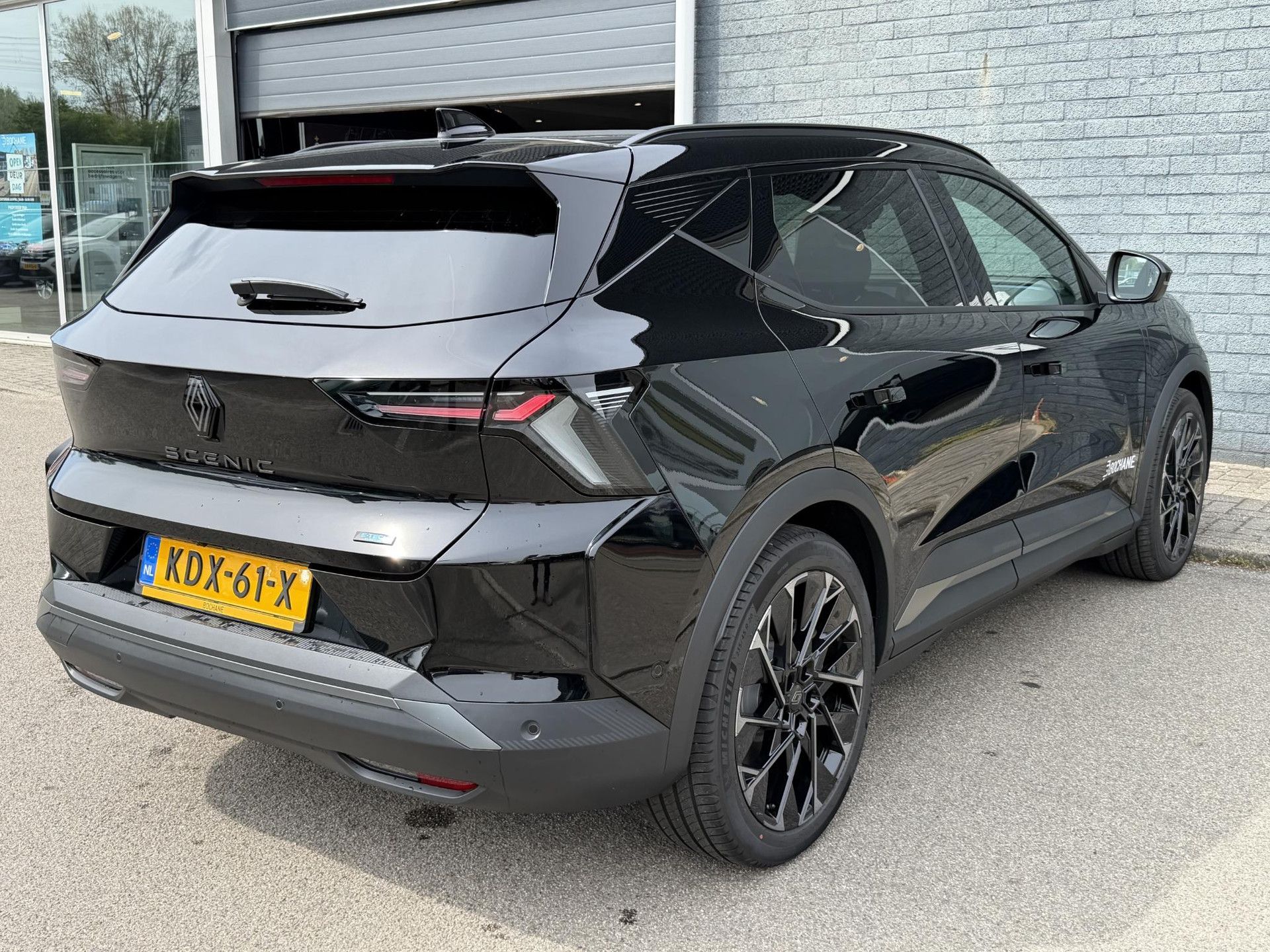 Renault Scénic met kenteken KDX-61-X – achteraanzicht
