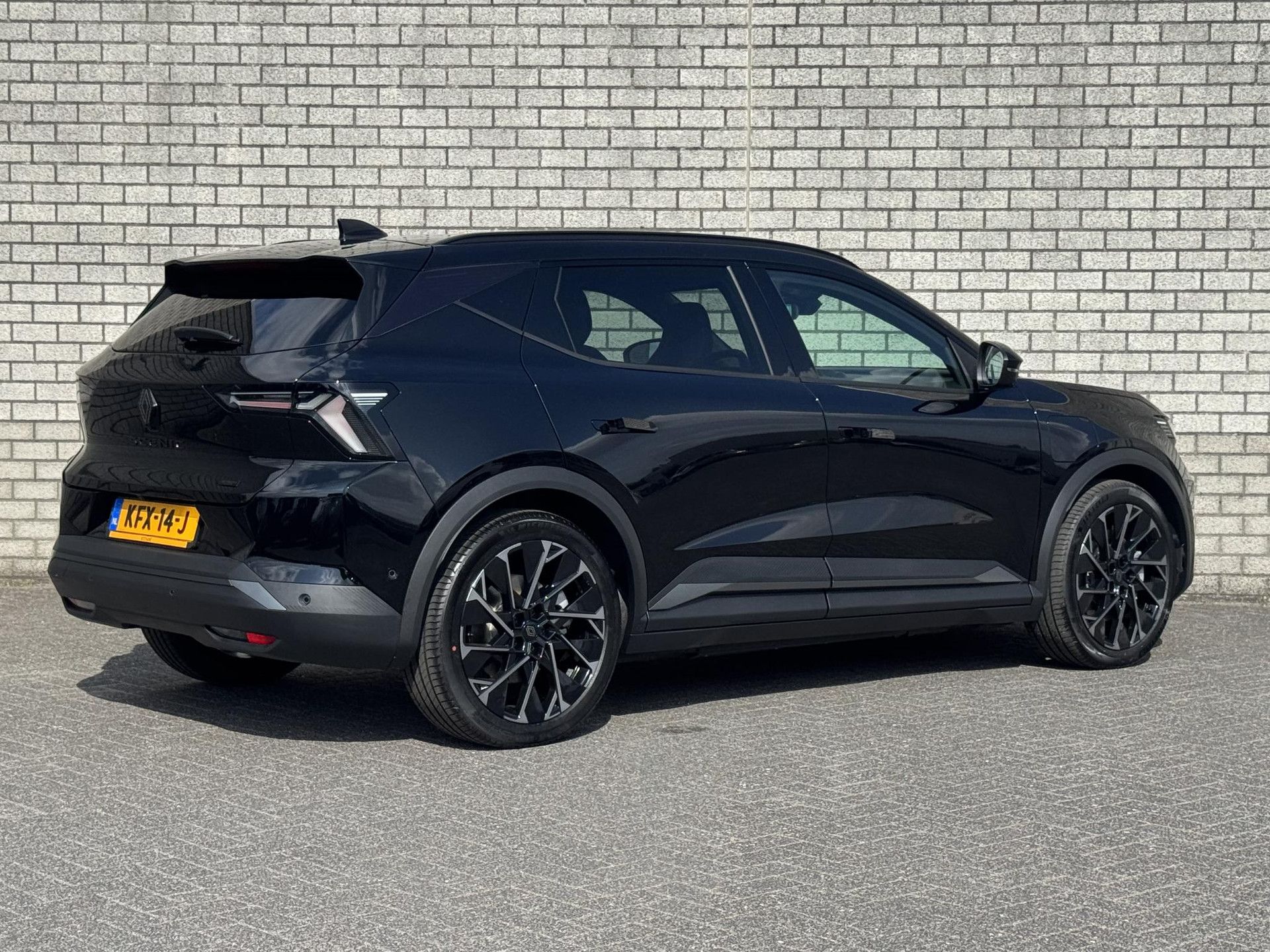 Renault Scénic met kenteken KFX-14-J – achteraanzicht