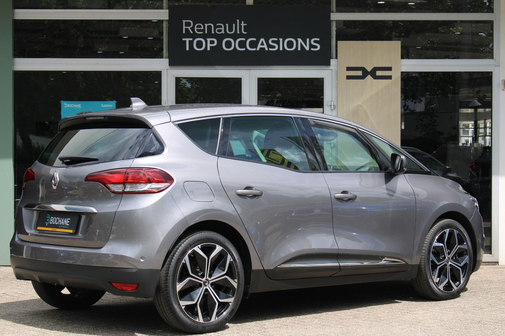 Renault Scénic met kenteken KJL-27-G – achteraanzicht