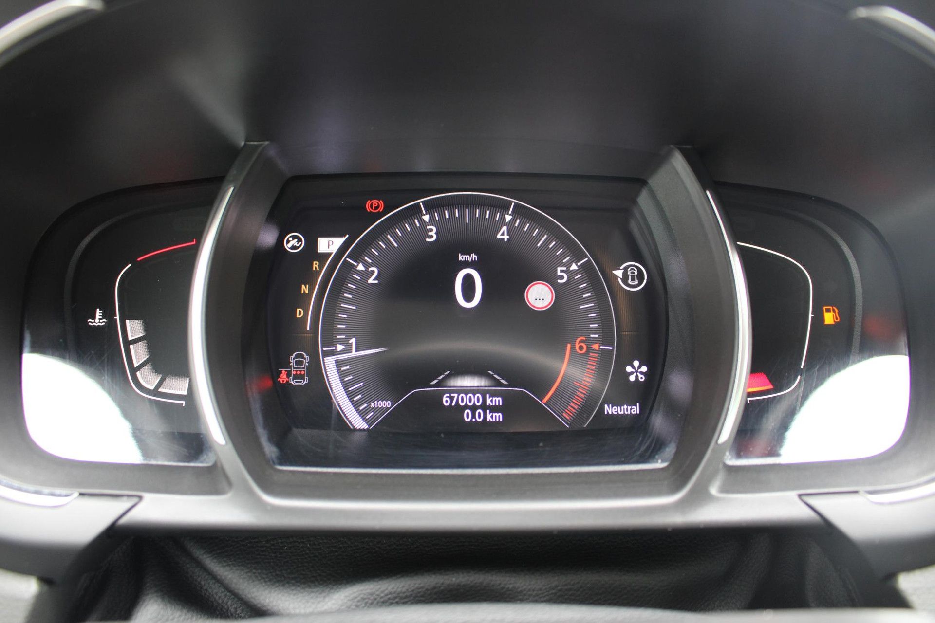 Renault Scénic met kenteken KJL-27-G – dashboard