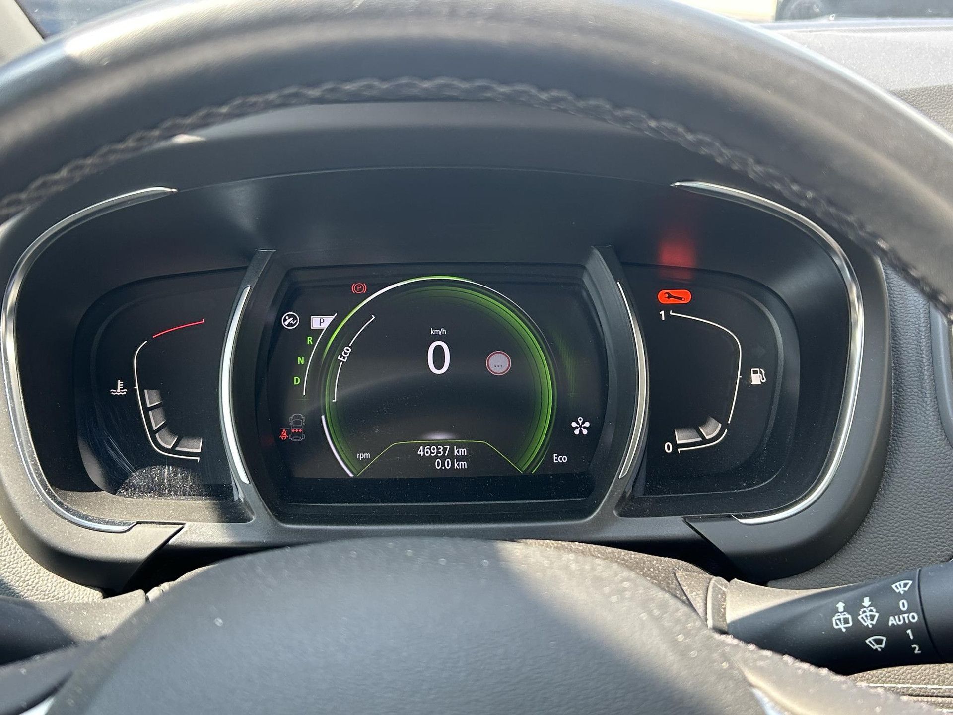 Renault Scénic met kenteken KPT-83-S – dashboard