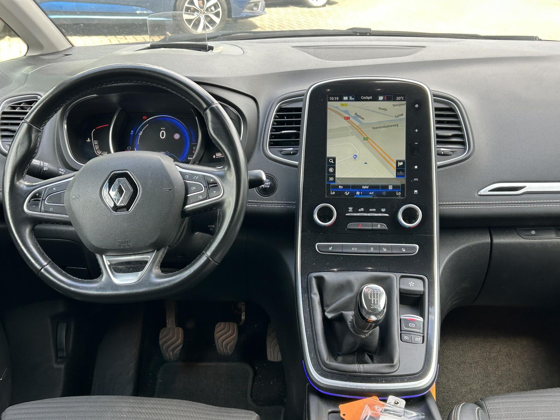 Renault Scénic met kenteken PN-107-R – interieur