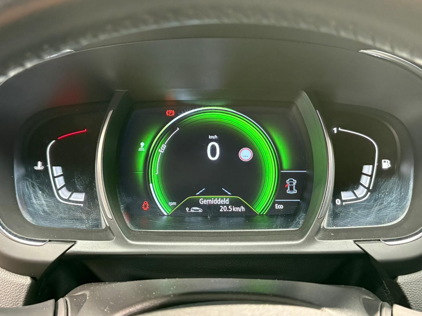 Renault Scénic met kenteken R-780-XB – dashboard