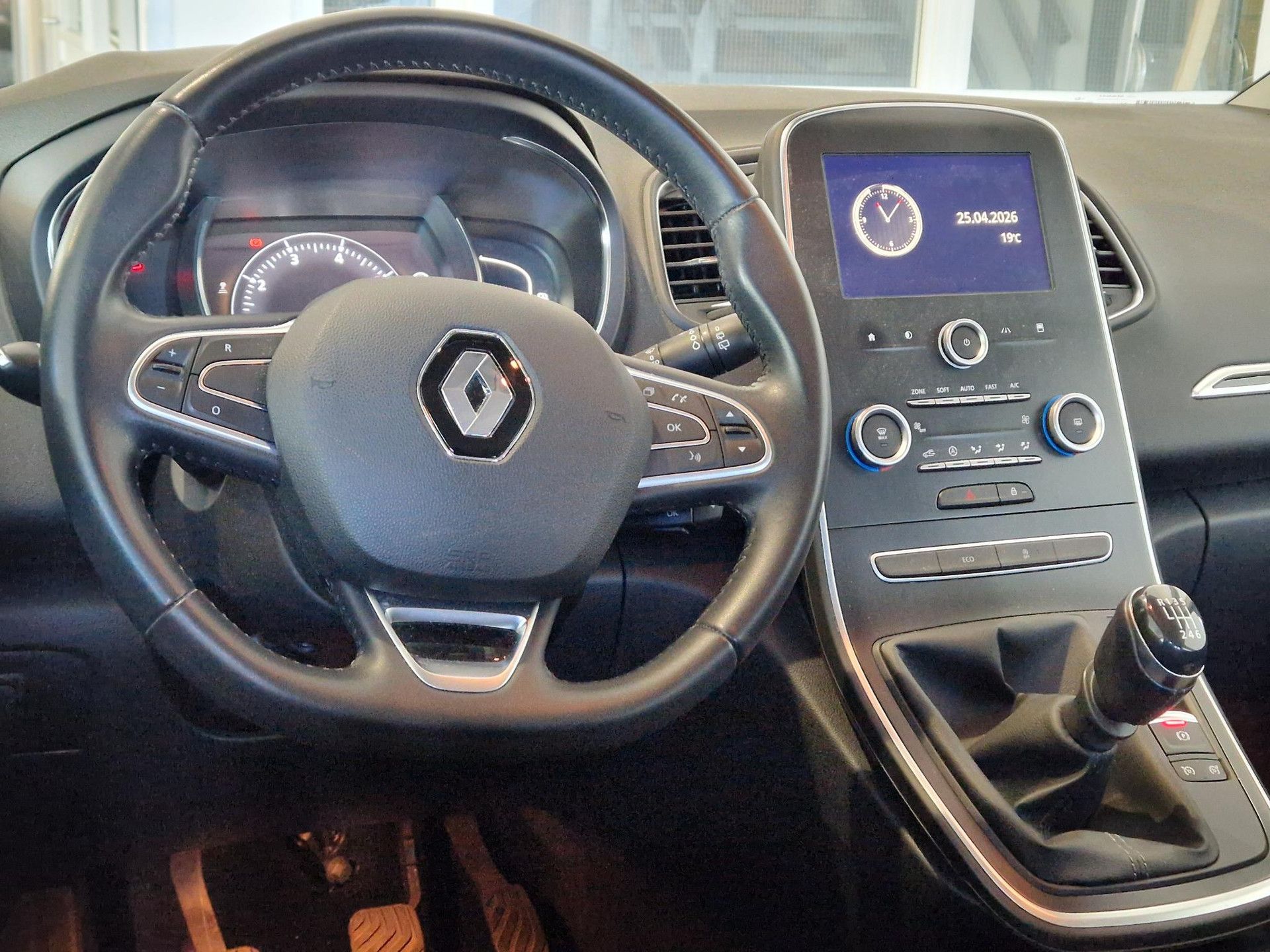 Renault Scénic met kenteken SK-818-K – interieur