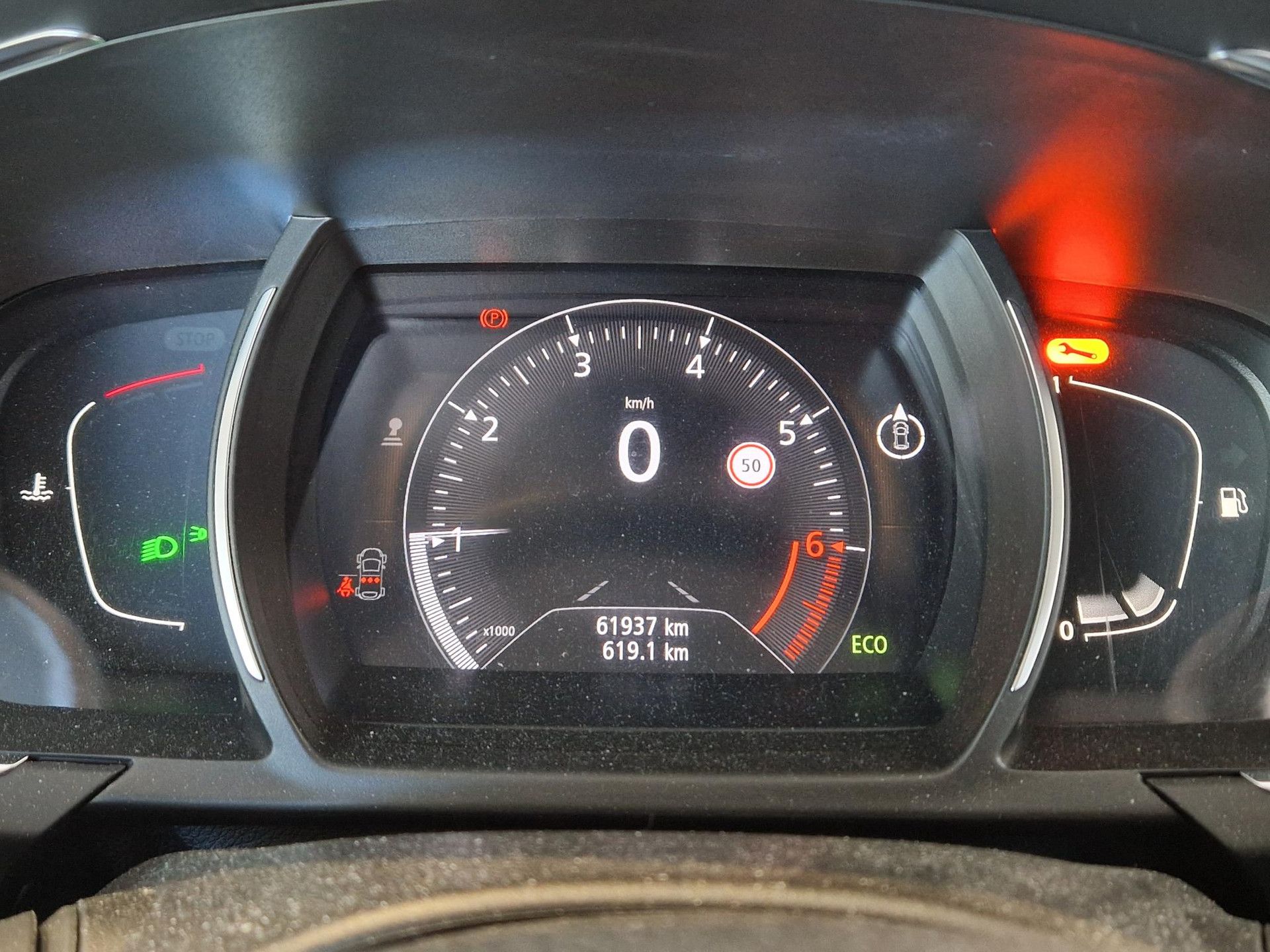 Renault Scénic met kenteken SK-818-K – dashboard