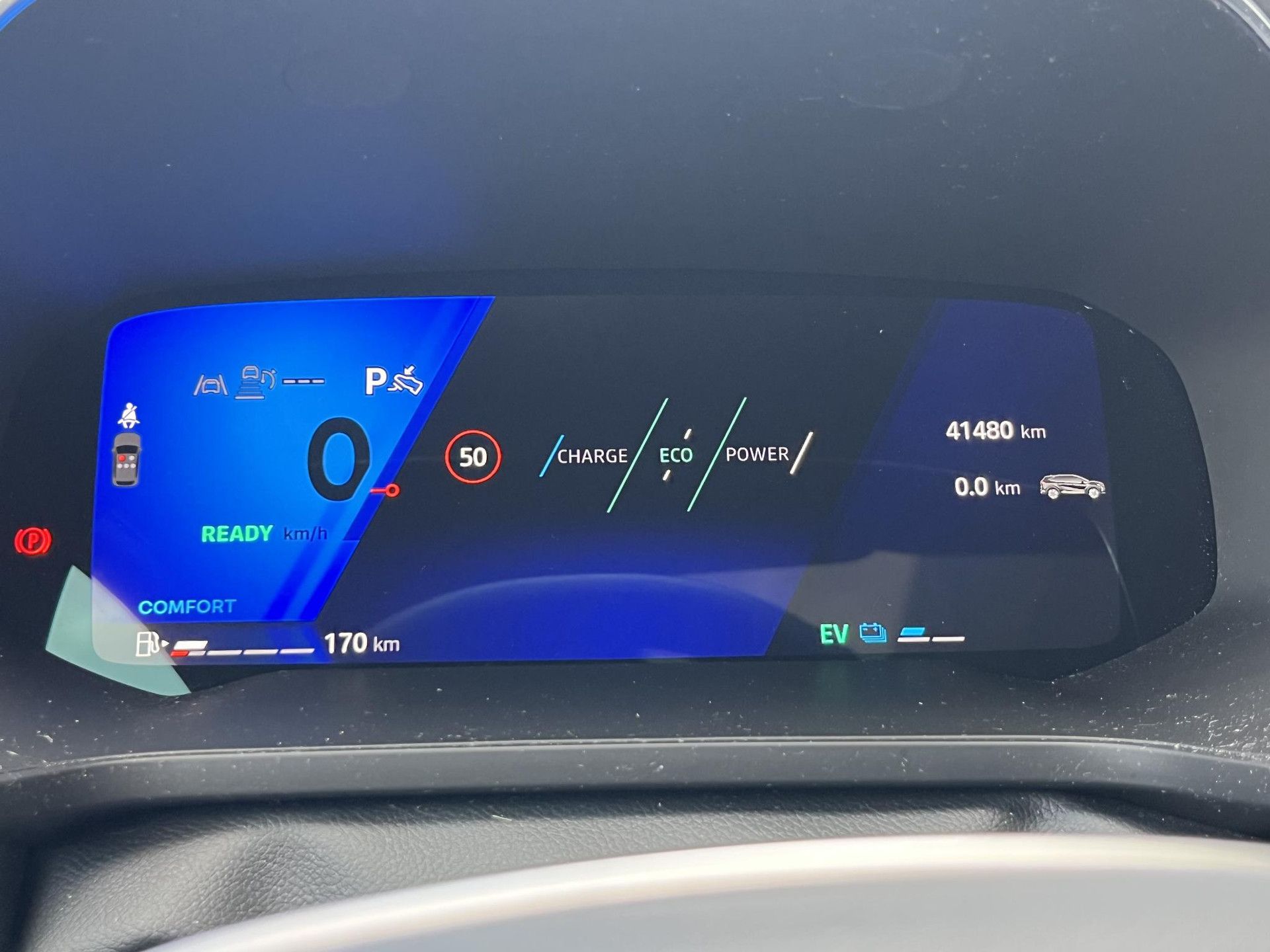 Renault Symbioz met kenteken GNX-71-P – dashboard