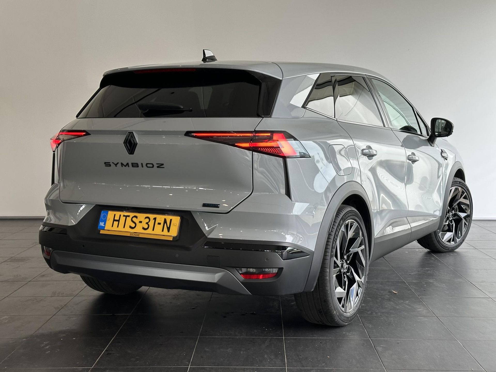 Renault Symbioz met kenteken HTS-31-N – achteraanzicht