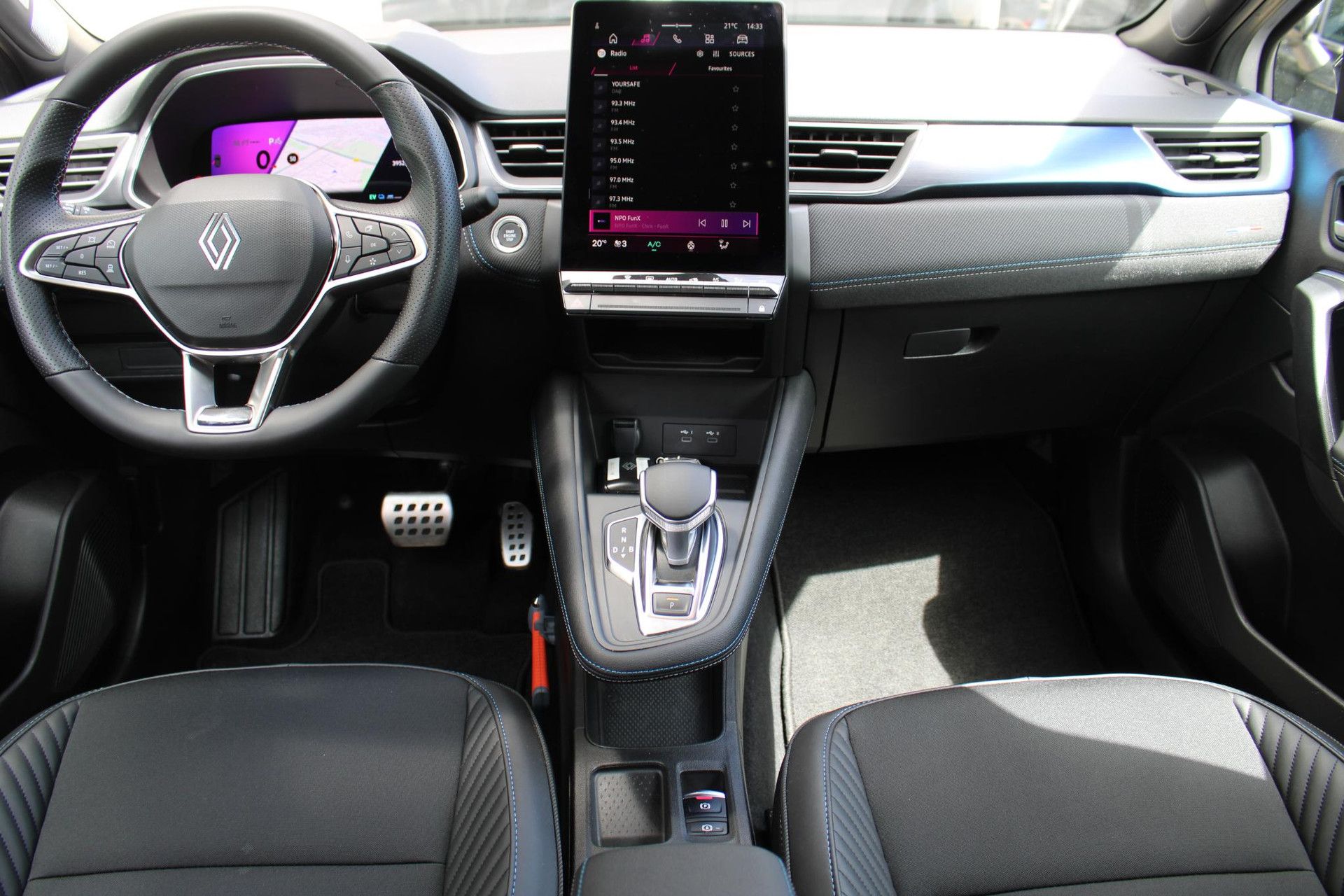 Renault Symbioz met kenteken HVF-73-K – interieur