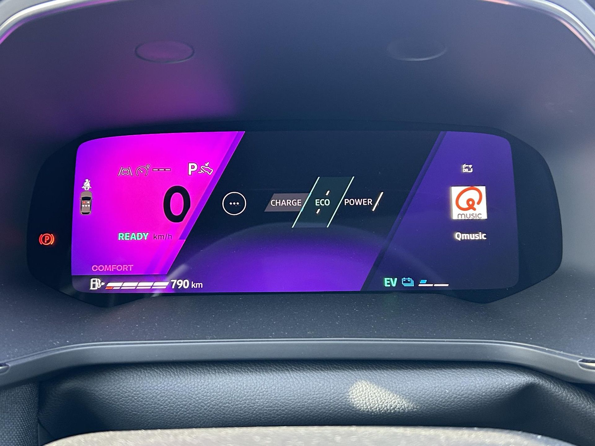 Renault Symbioz met kenteken KFT-16-F – dashboard