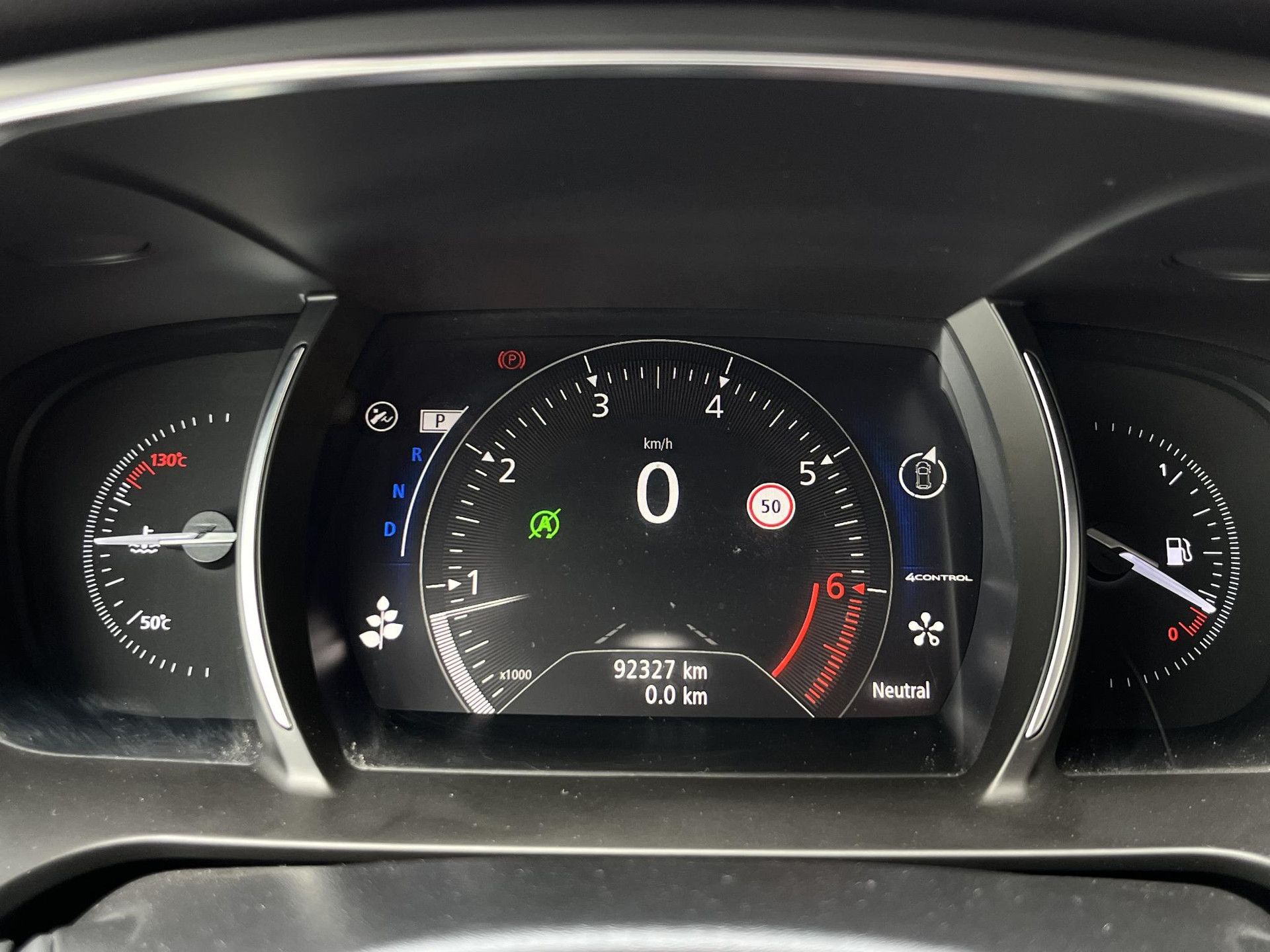 Renault Talisman met kenteken L-883-PF – dashboard