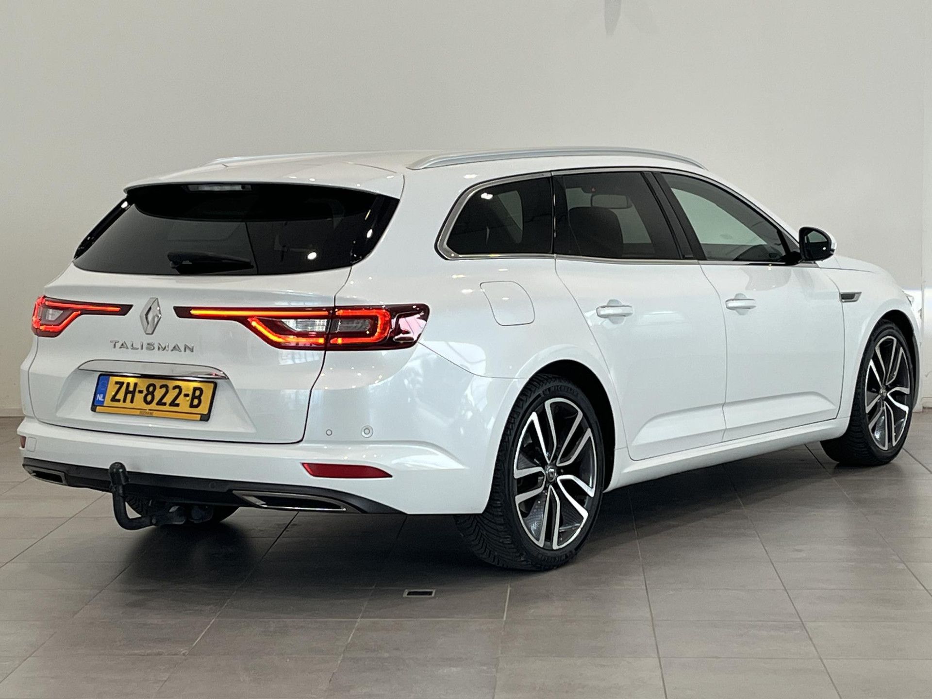 Renault Talisman met kenteken ZH-822-B – achteraanzicht