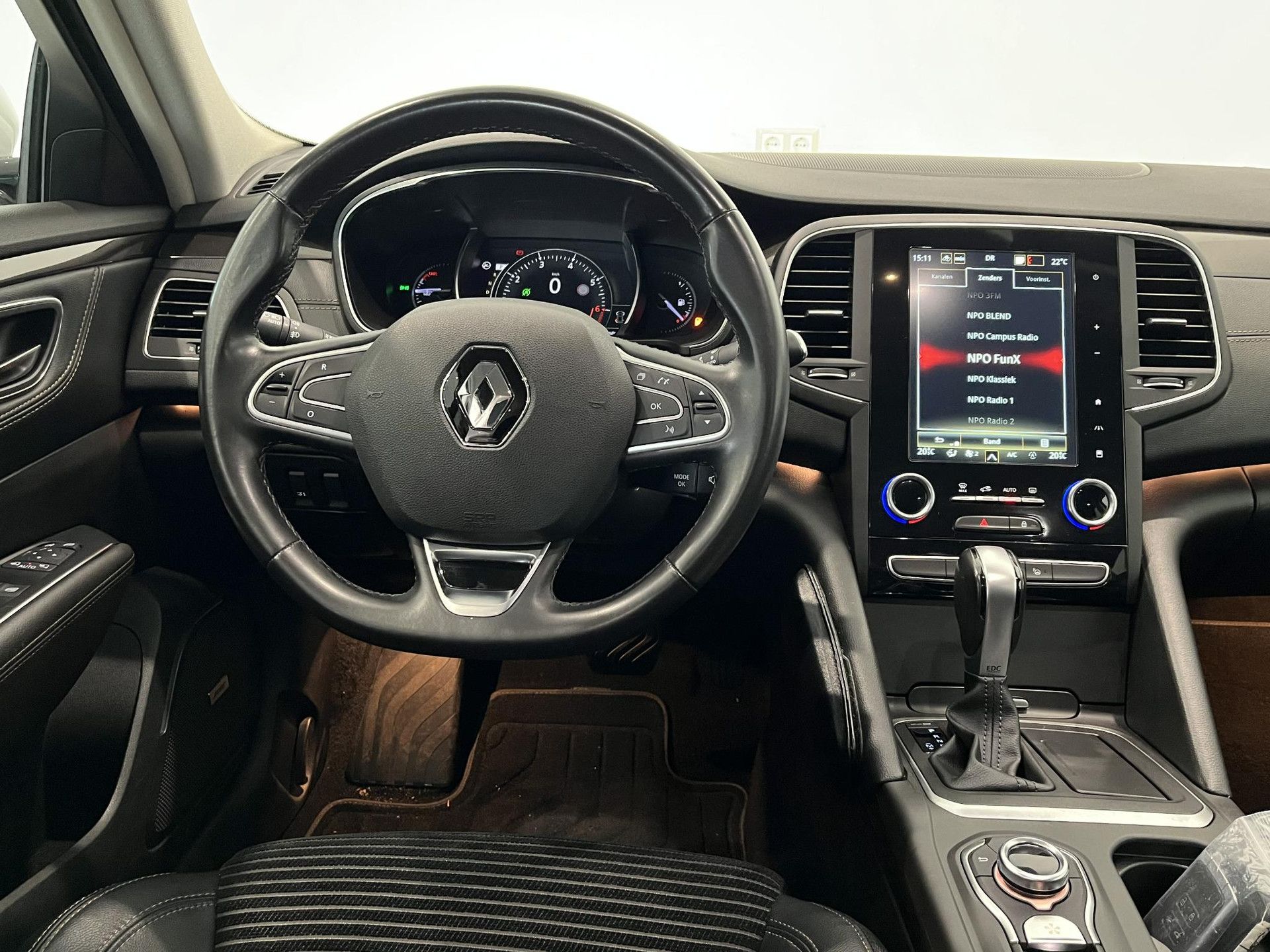 Renault Talisman met kenteken ZH-822-B – interieur