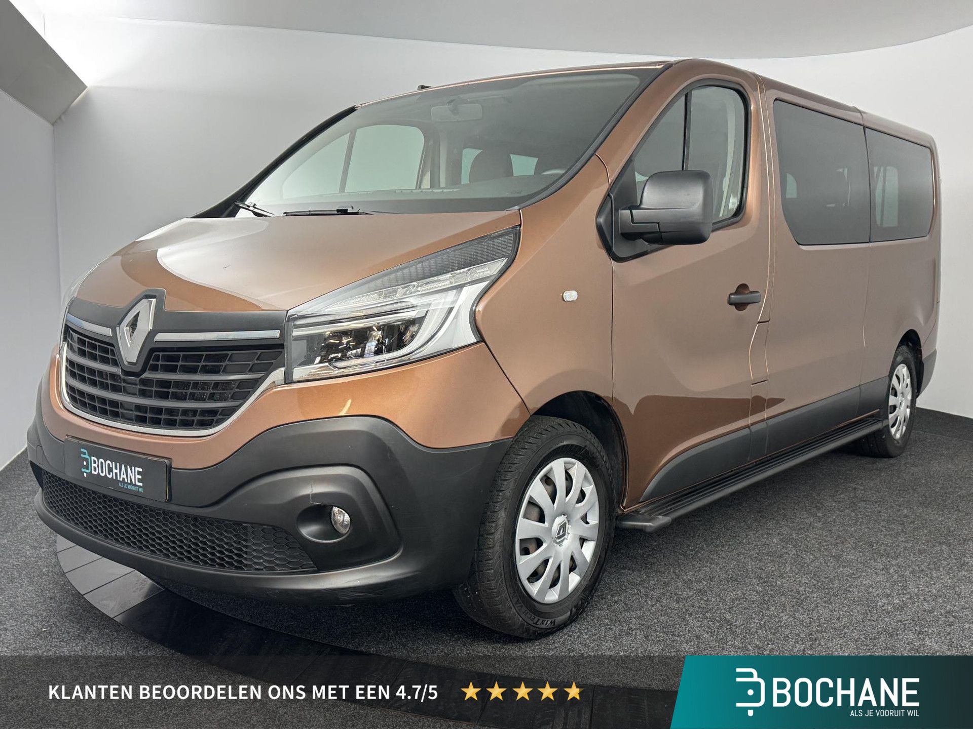 Renault Trafic met kenteken P-371-LH – vooraanzicht