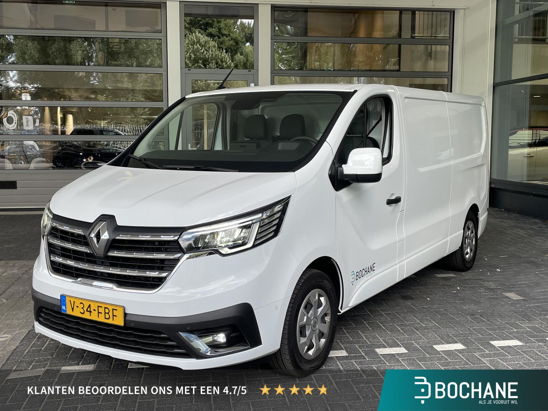 Renault Trafic met kenteken V-34-FBF – vooraanzicht