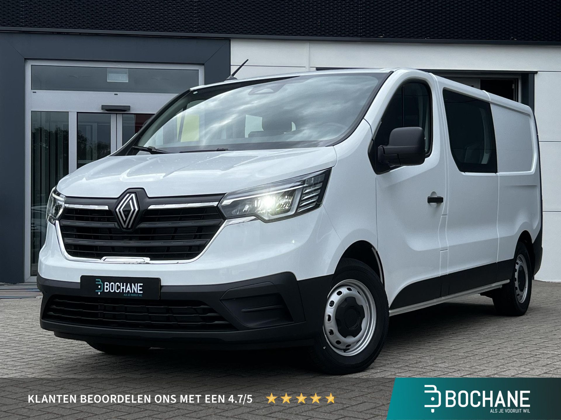 Renault Trafic met kenteken V-40-HDL – vooraanzicht