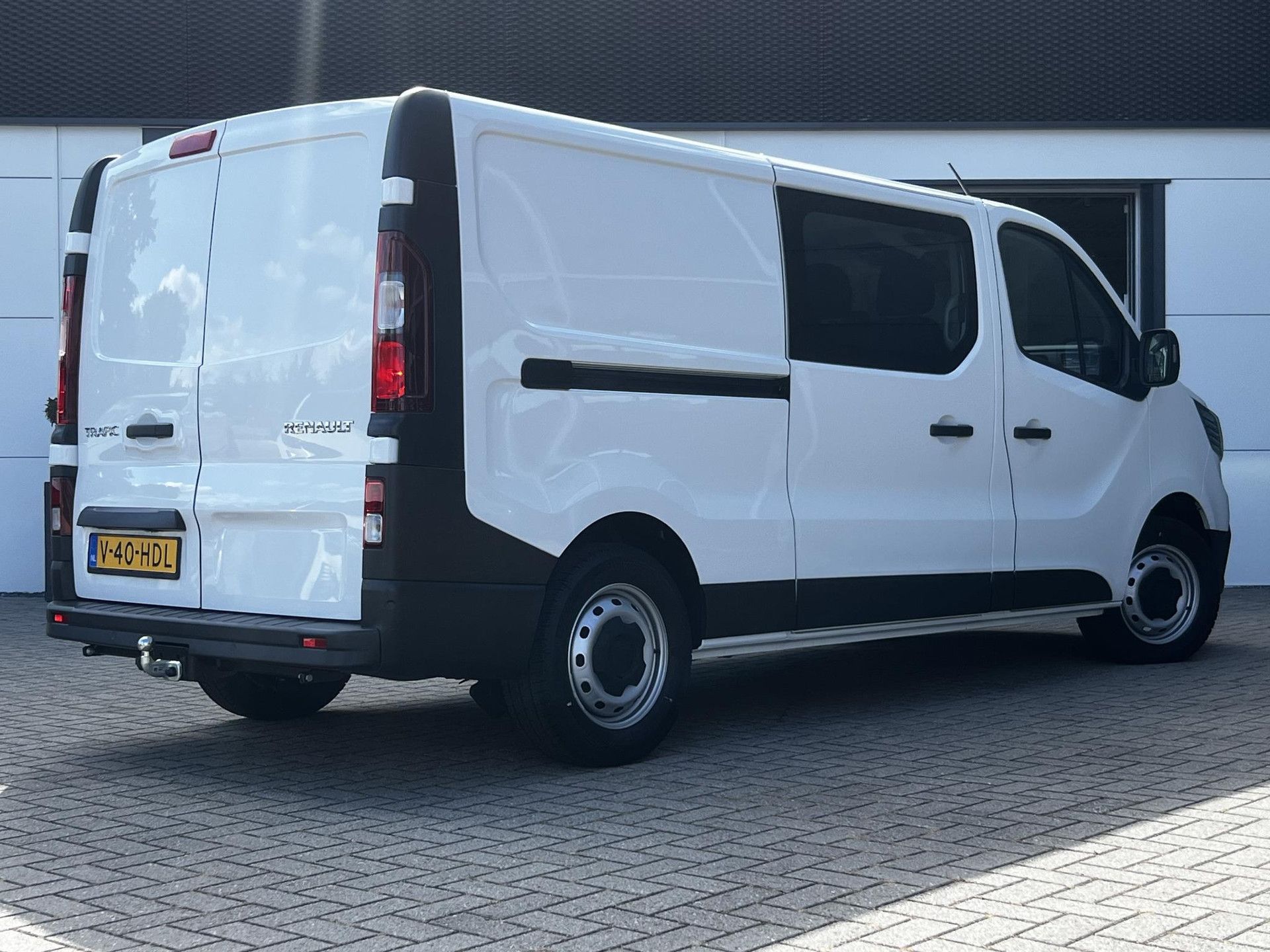 Renault Trafic met kenteken V-40-HDL – achteraanzicht