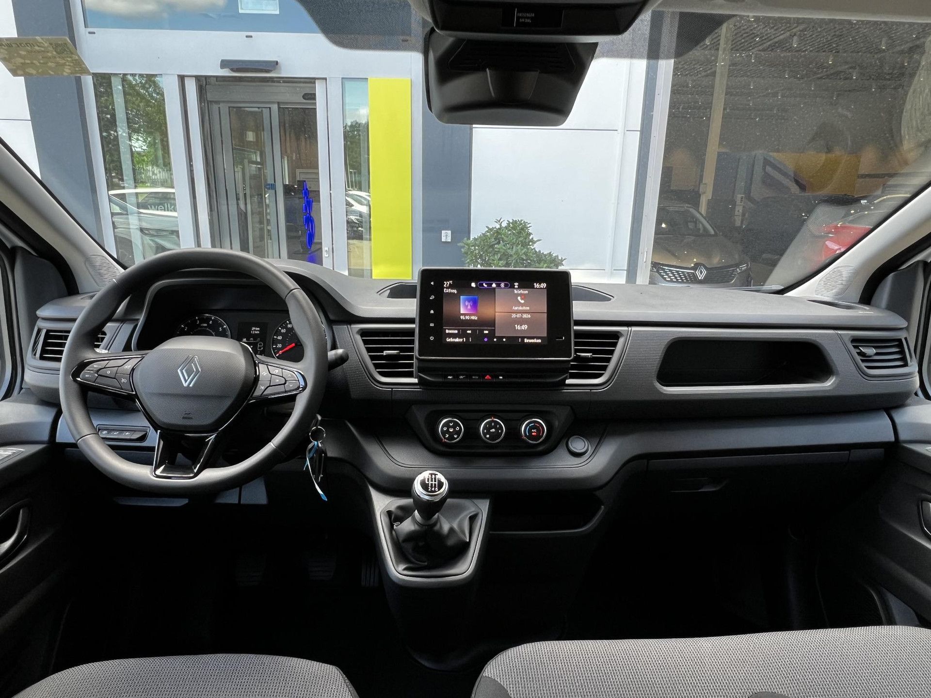 Renault Trafic met kenteken V-40-HDL – interieur
