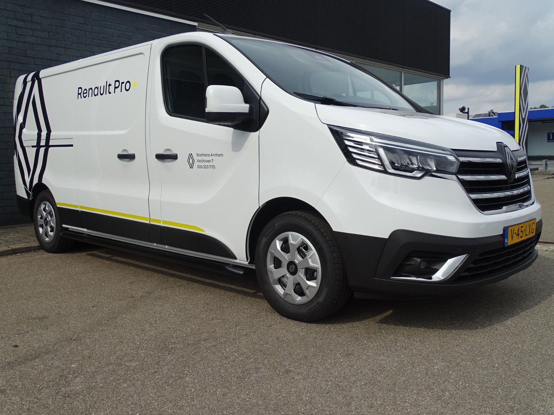 Renault Trafic met kenteken V-45-LXG – detailfoto