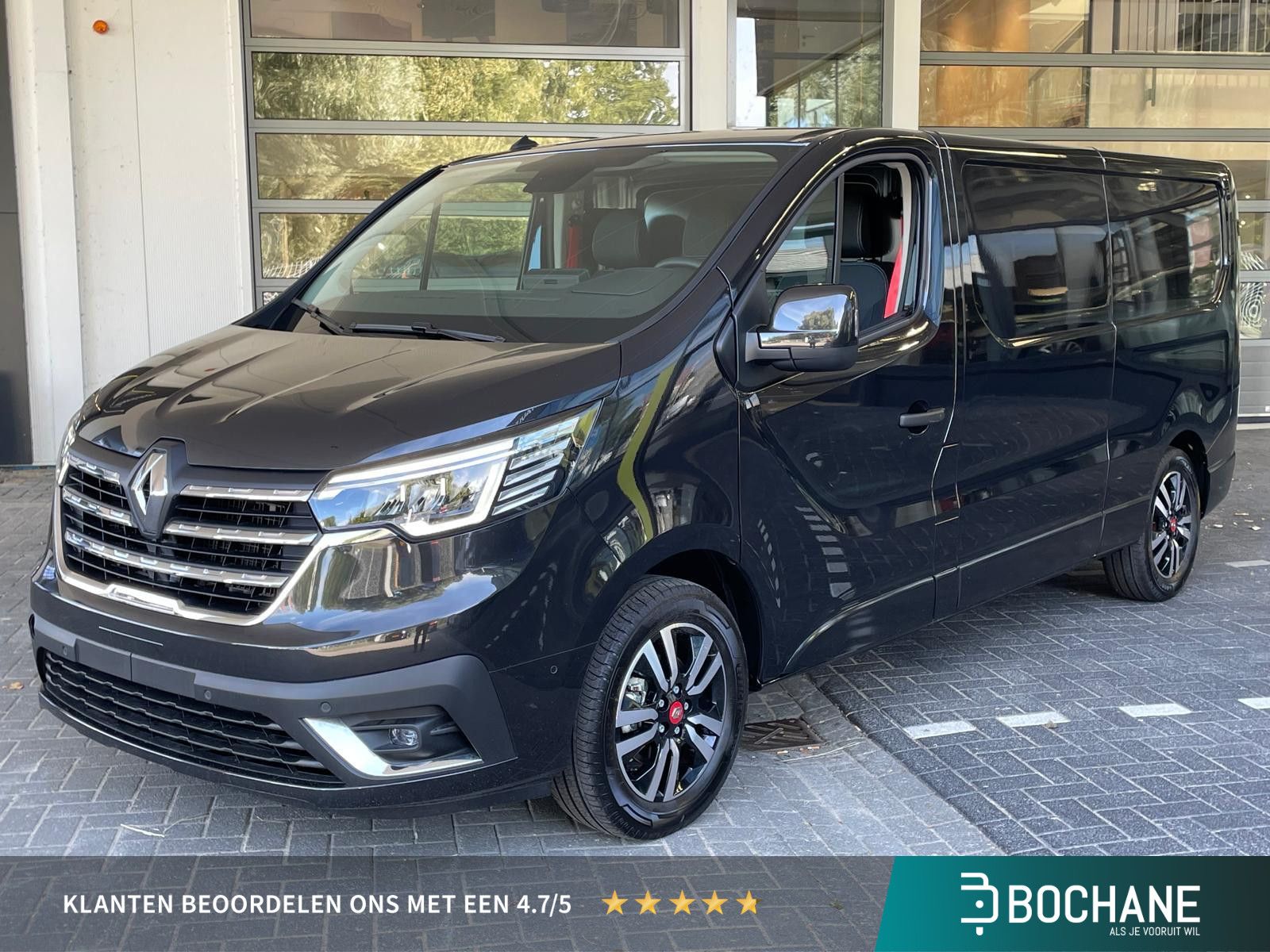 Renault Trafic met kenteken V-52-LTP – vooraanzicht