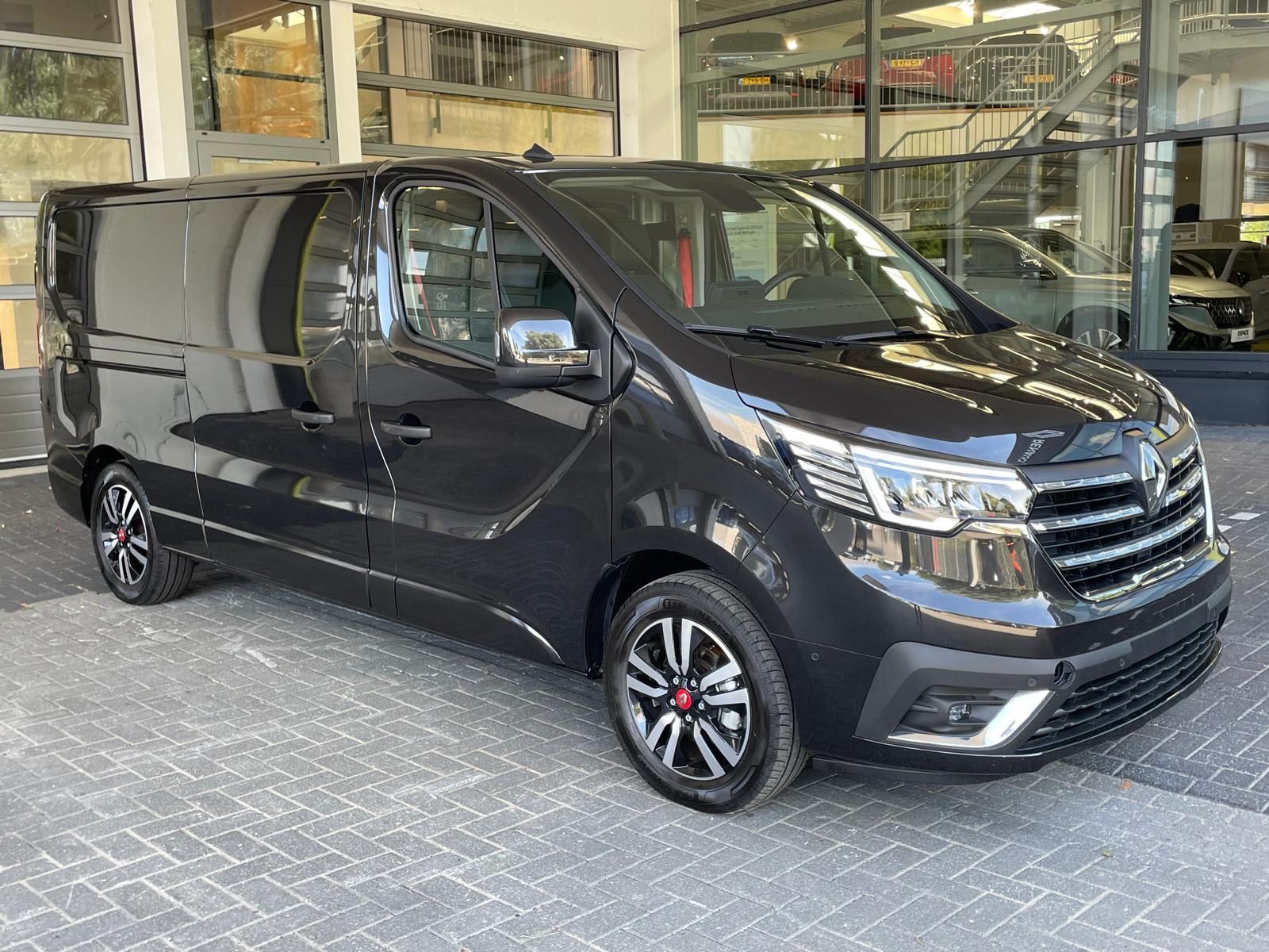 Renault Trafic met kenteken V-52-LTP – dashboard