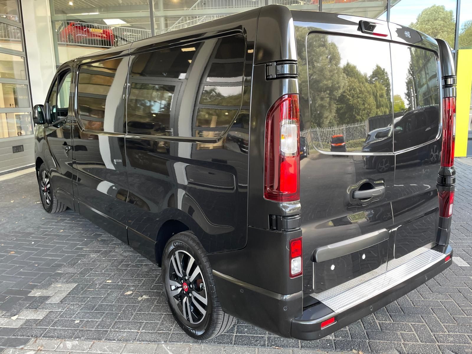 Renault Trafic met kenteken V-52-LTP – detailfoto