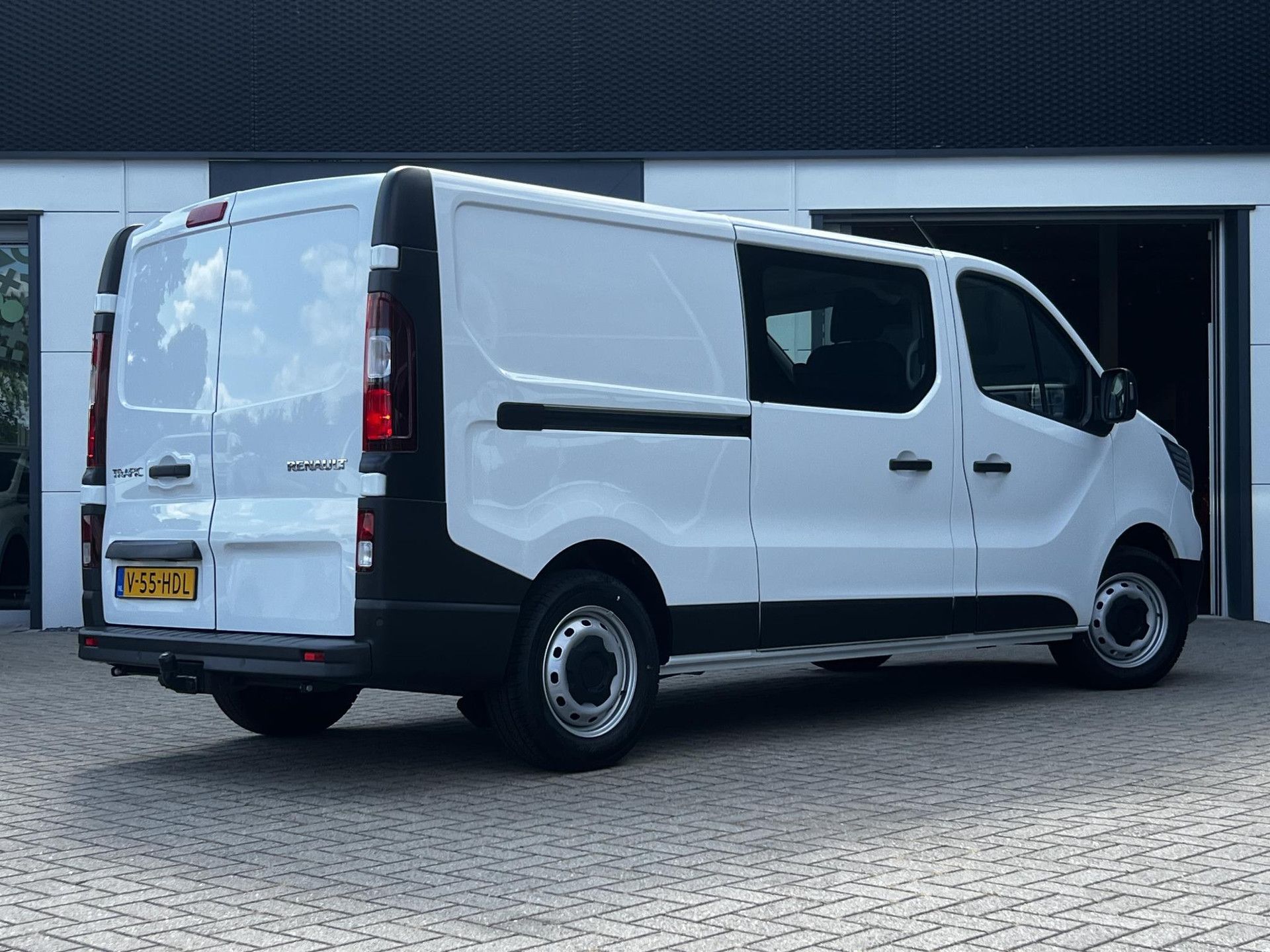 Renault Trafic met kenteken V-55-HDL – achteraanzicht
