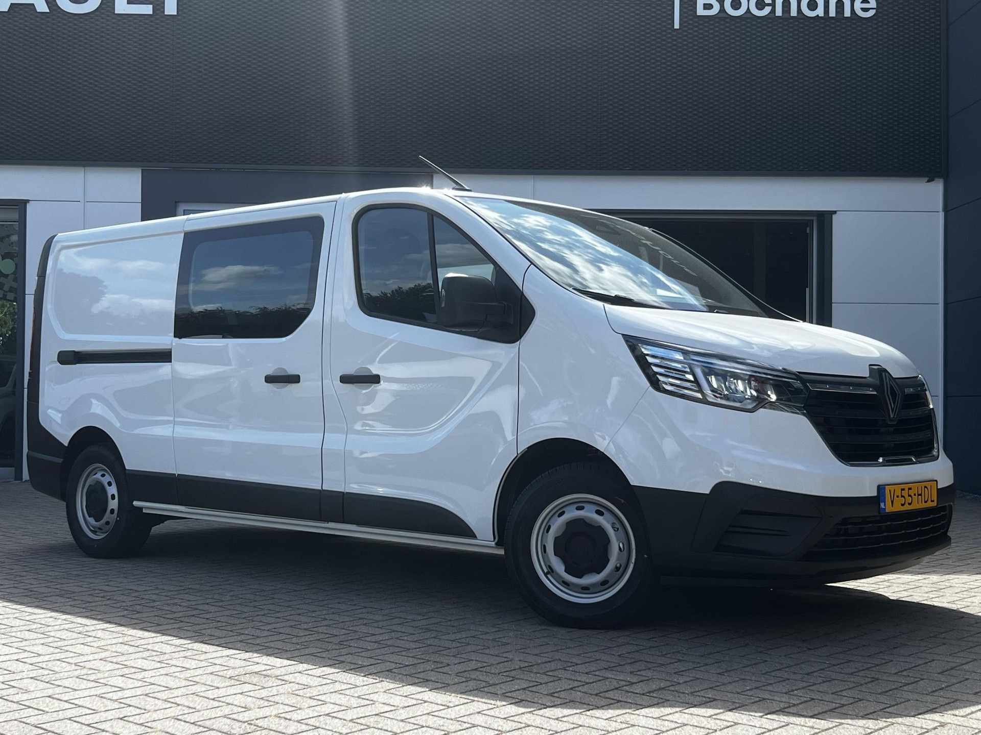 Renault Trafic met kenteken V-55-HDL – detailfoto