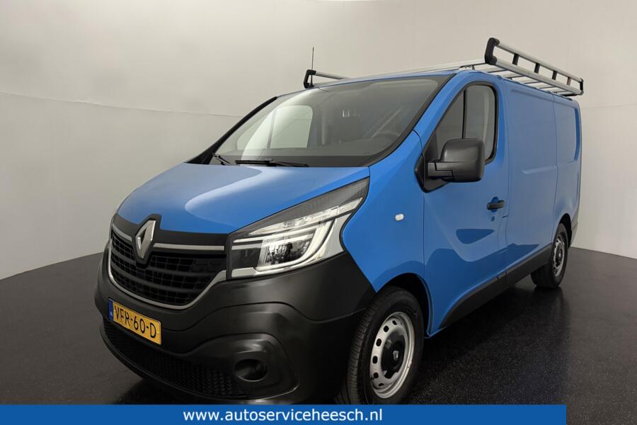 Renault Trafic met kenteken VFR-60-D – vooraanzicht