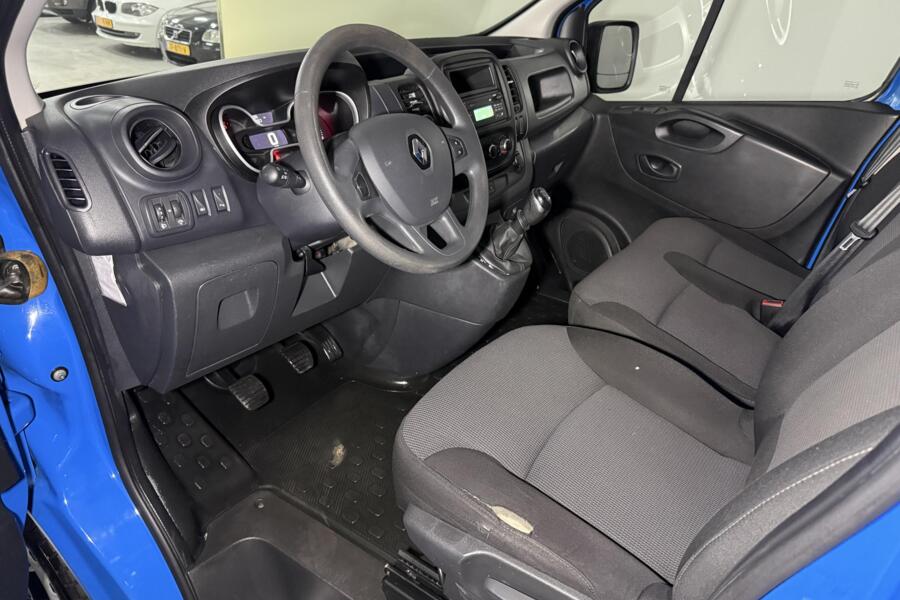 Renault Trafic met kenteken VFR-60-D – achteraanzicht
