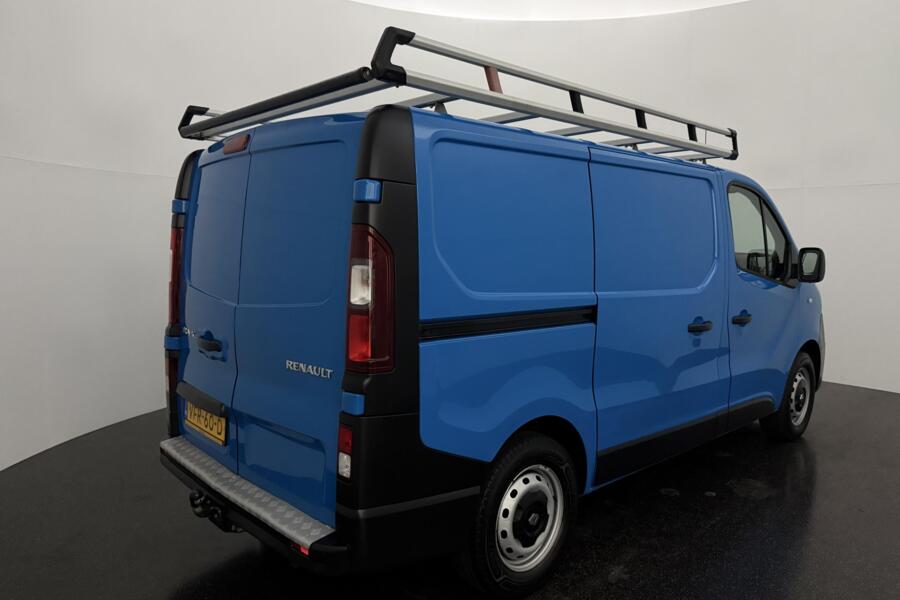 Renault Trafic met kenteken VFR-60-D – interieur